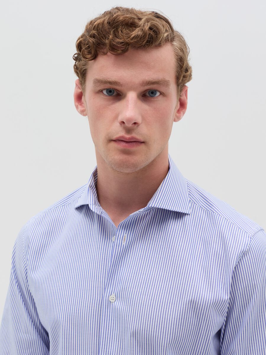 Slim-fit easy-iron pinstripe shirt_1