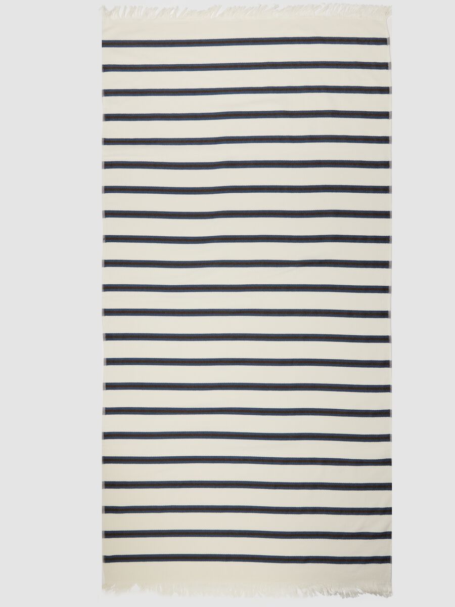 White striped cotton-blend beach towel with fringes_2
