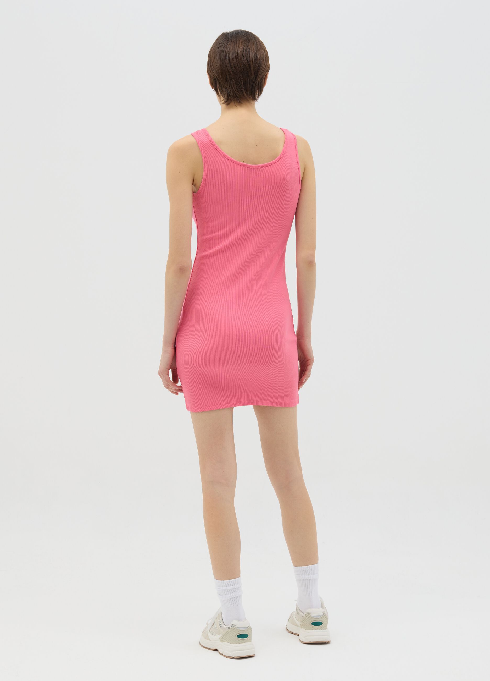 Fitted pink cotton dress with long sleeves