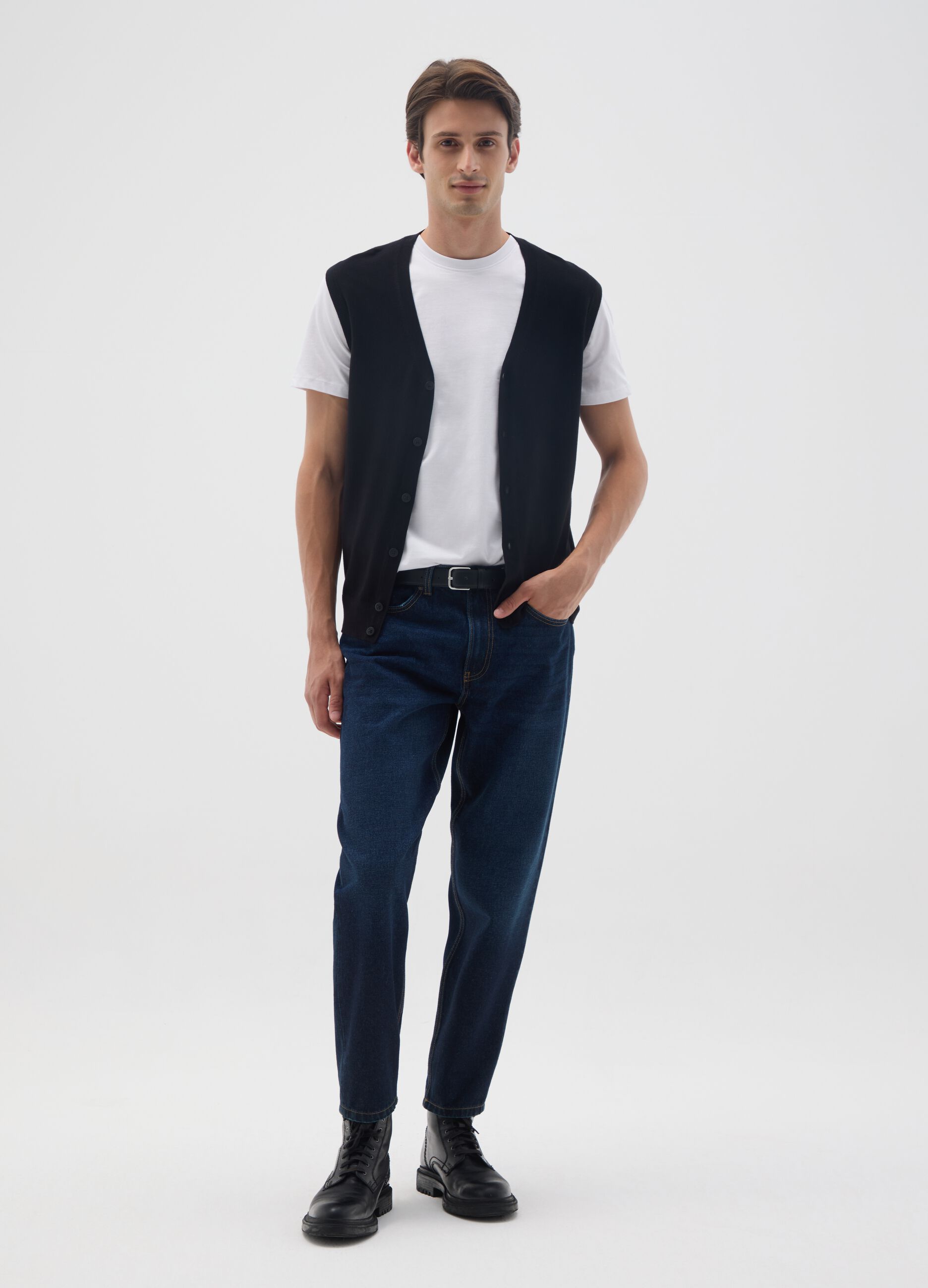 Black knitted waistcoat regular fit