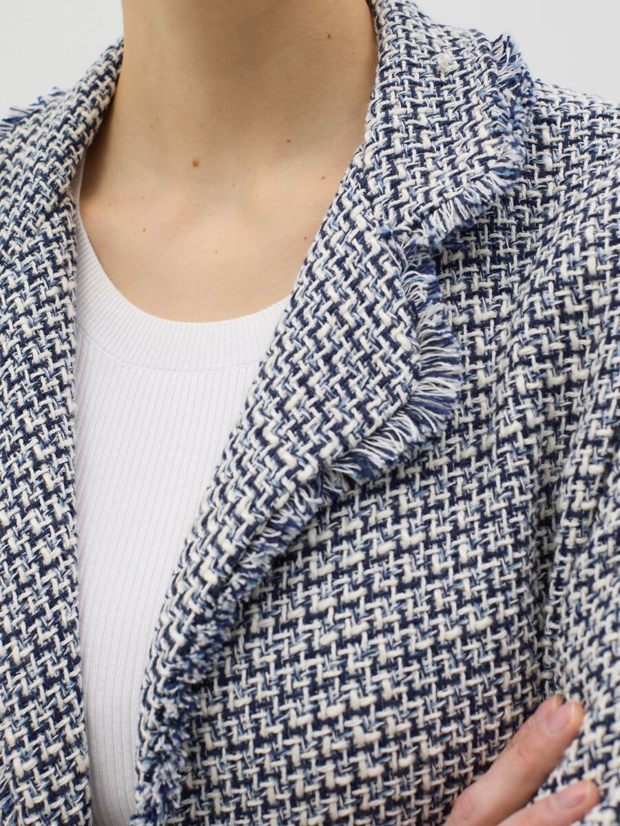 White and blue open blazer in fringed tweed_3