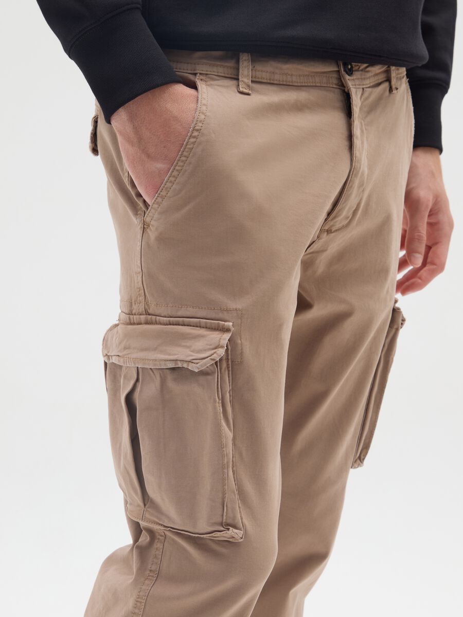 Pantaloni cargo in misto cotone elasticizzato beige slim fit_3