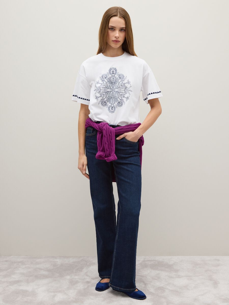 T-shirt in puro cotone multicolor boxy fit con ricamo floreale_2