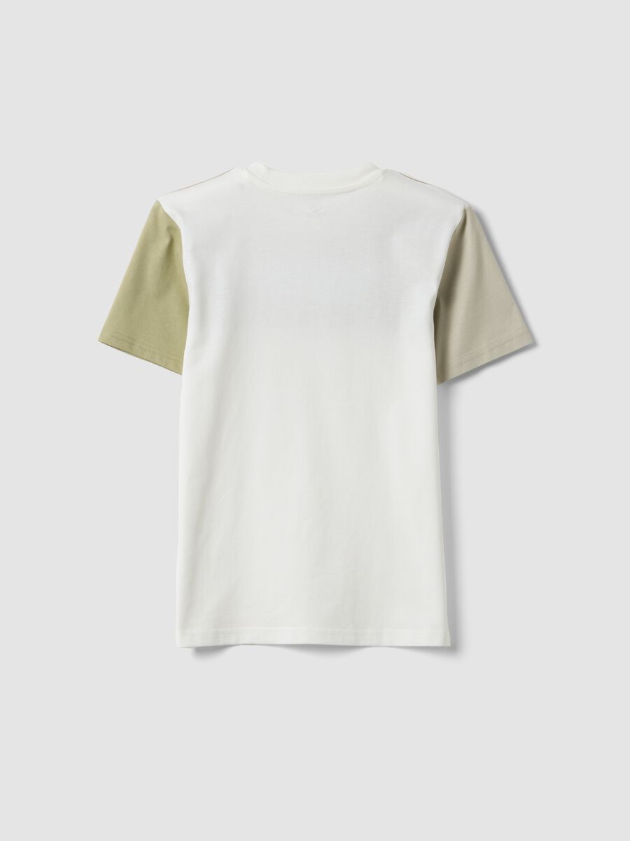 T-shirt bianca in puro cotone da ragazzo con inseriti verdi_1