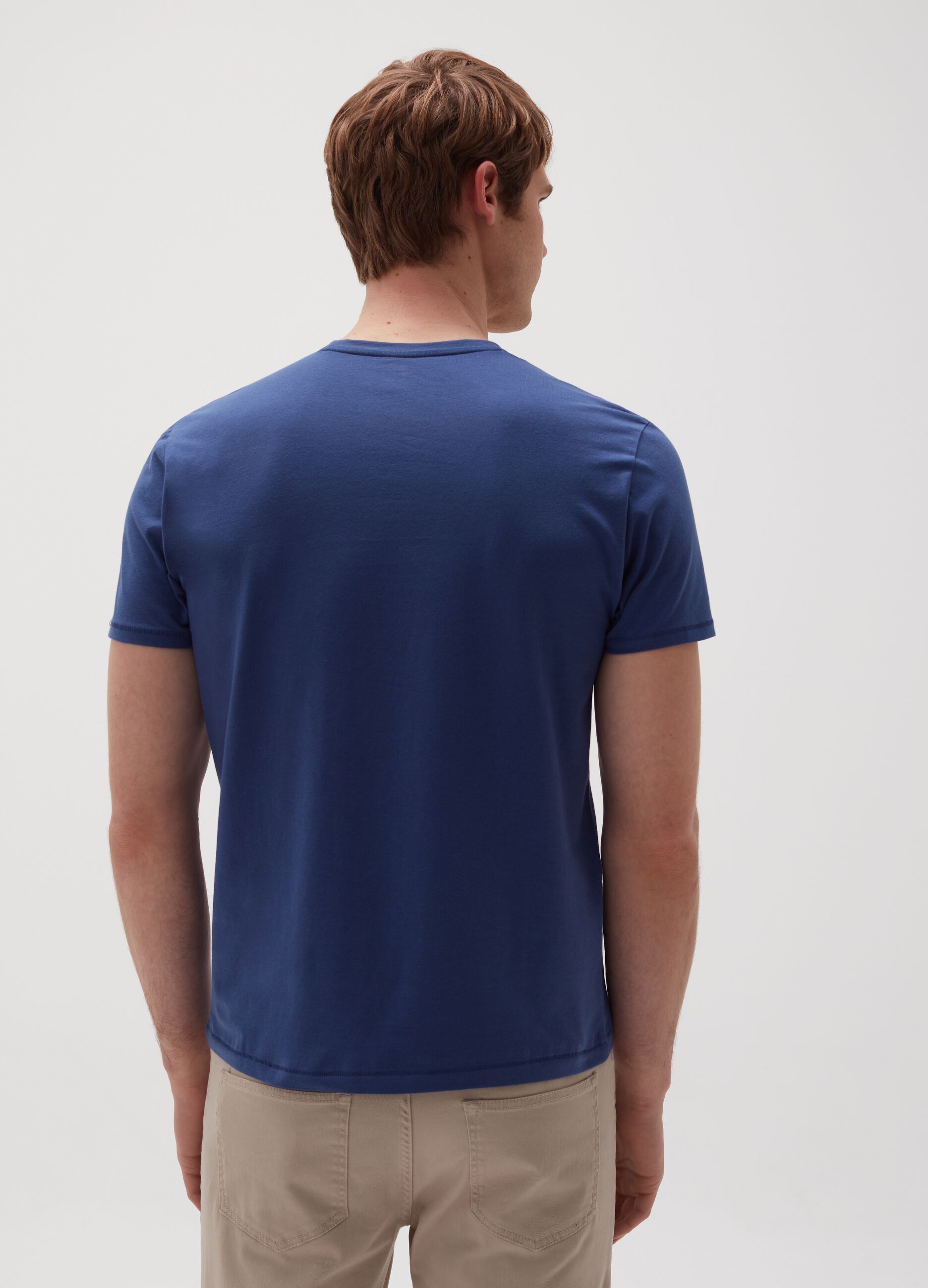 T-shirt in cotone stretch con scollo a V_2