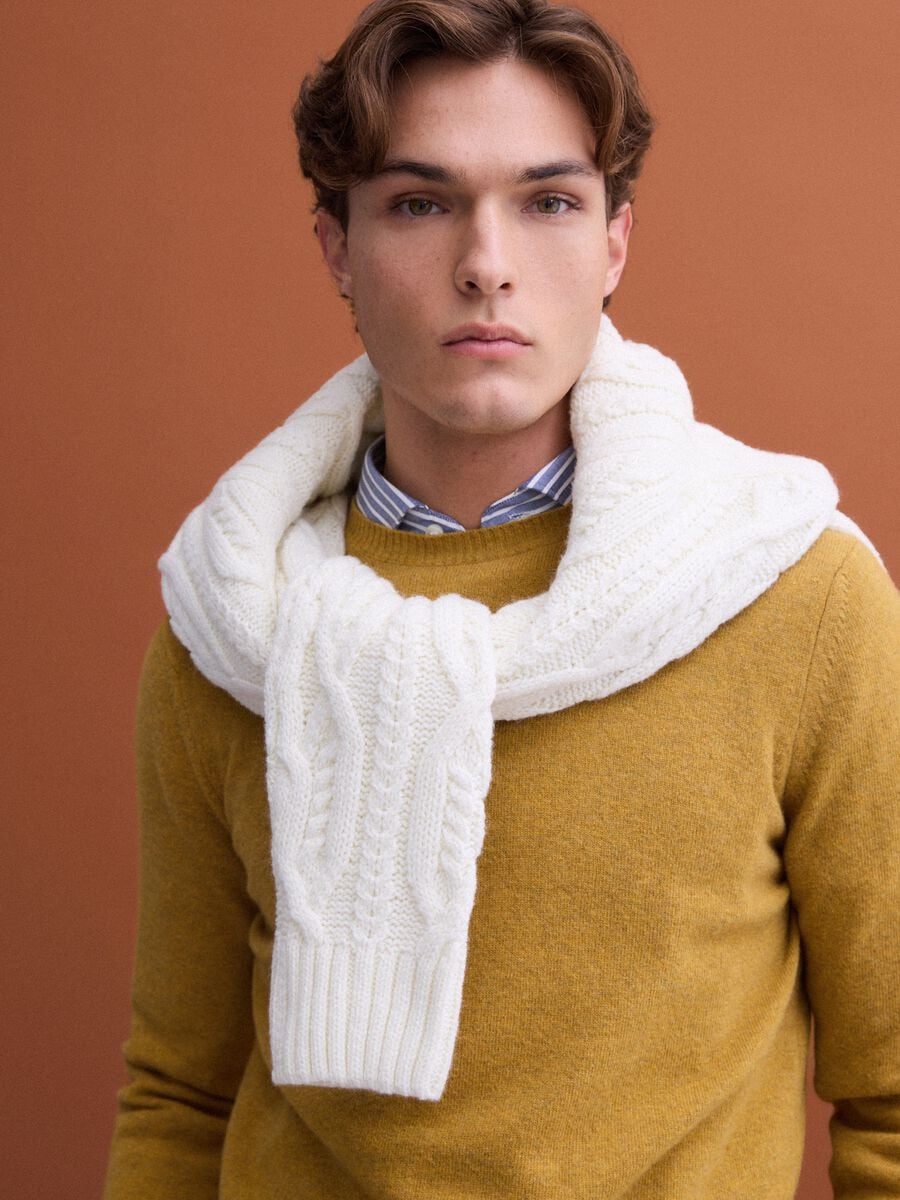 Pullover giallo in pura lana a girocollo regular fit_2