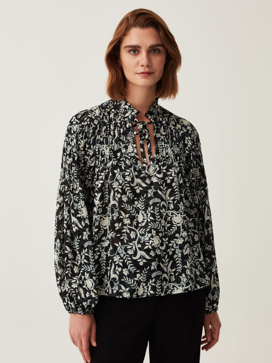 Blusa con laccetto stampa foliage_0