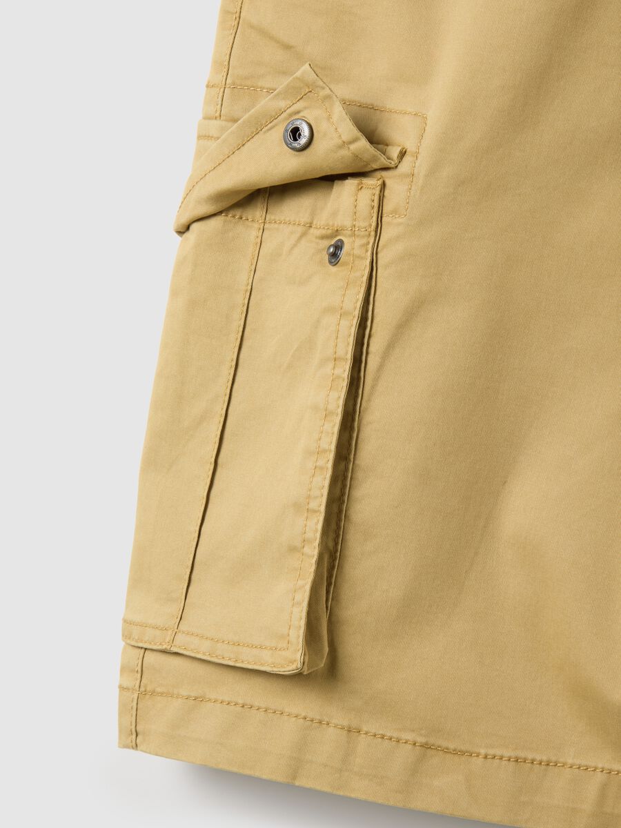 Men's beige stretch cotton regular fit bermuda shorts_1