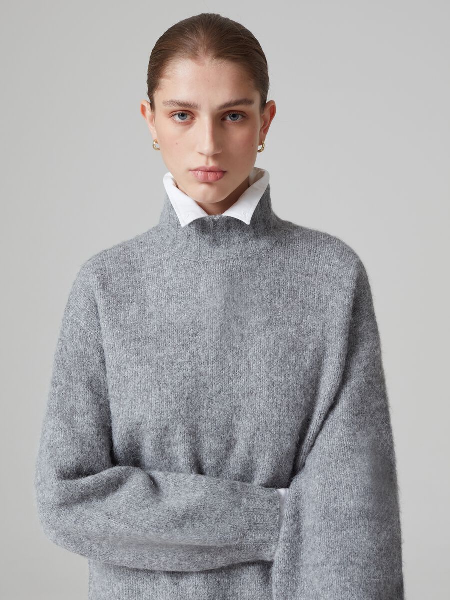 Pullover lungo a collo alto_1