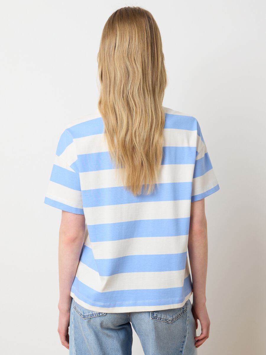 Blue and white striped T-shirt in organic cotton_3