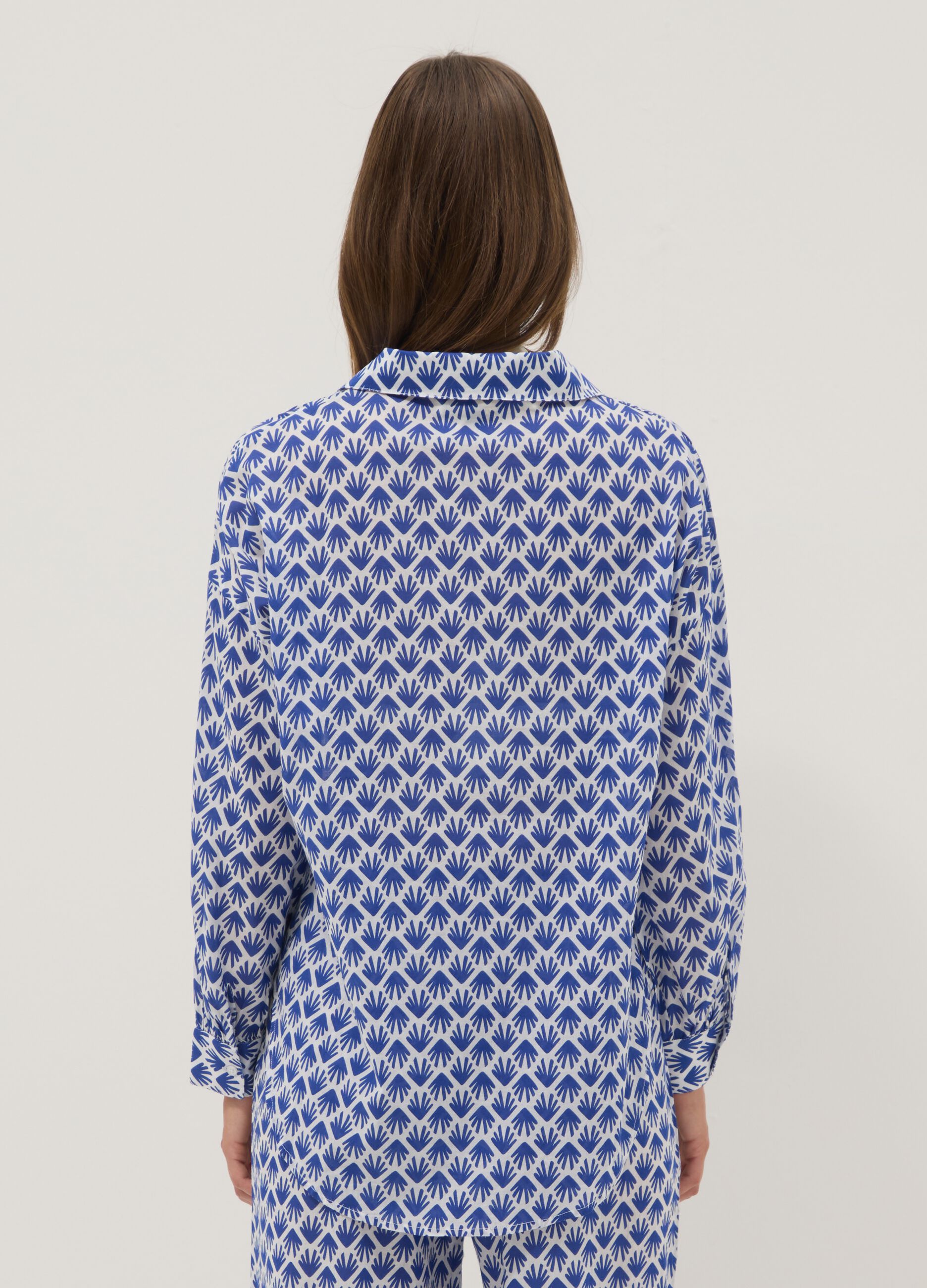 Camicia in puro cotone multicolor con fantasia e collo a V