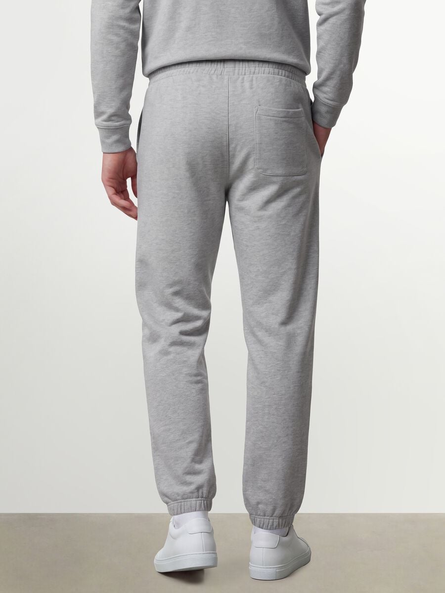 Pantaloni jogger grigi in misto cotone regular fit_3