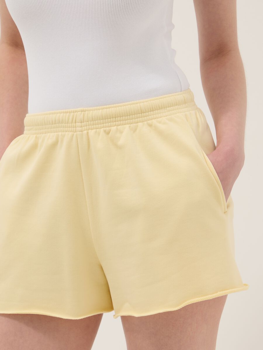 Yellow cotton-blend shorts with elasticated waist_3