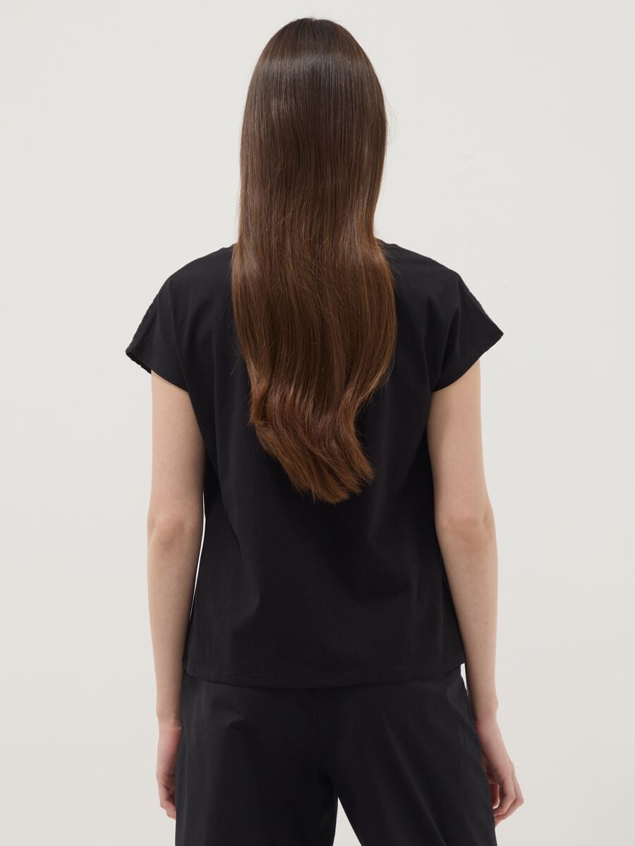 Black pure cotton T-shirt with Broderie Anglaise lace insert_3