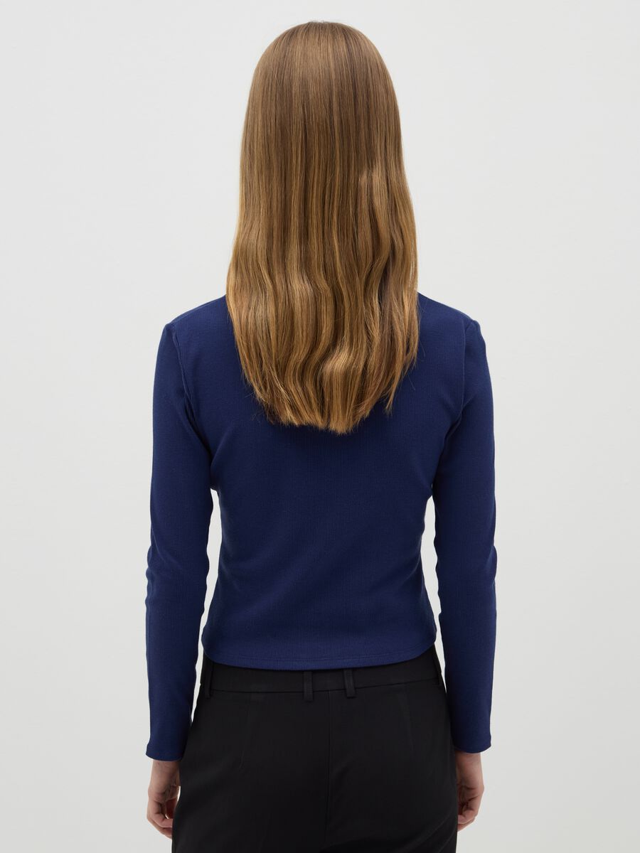 Blue ribbed T-shirt with contrasting collar_2