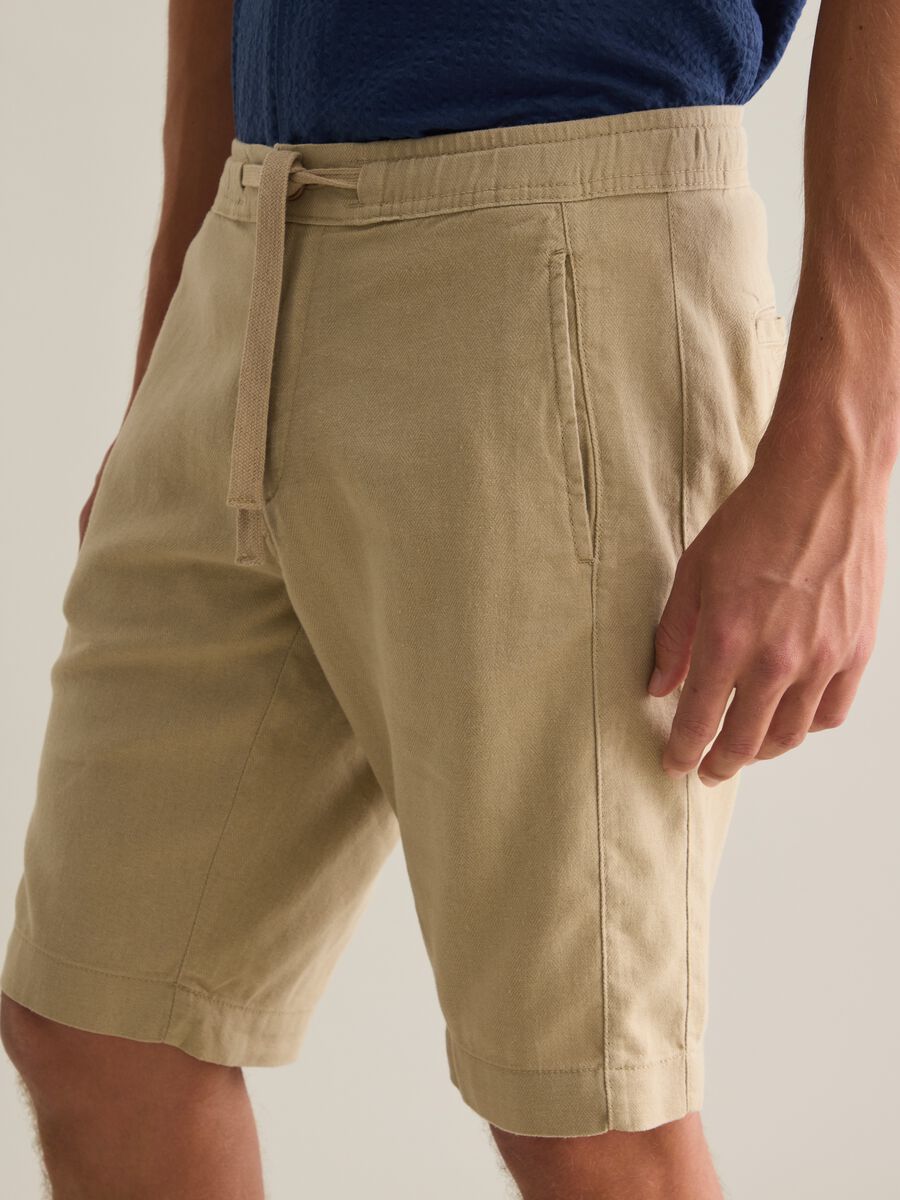 Men's beige cotton blend shorts regular fit_3