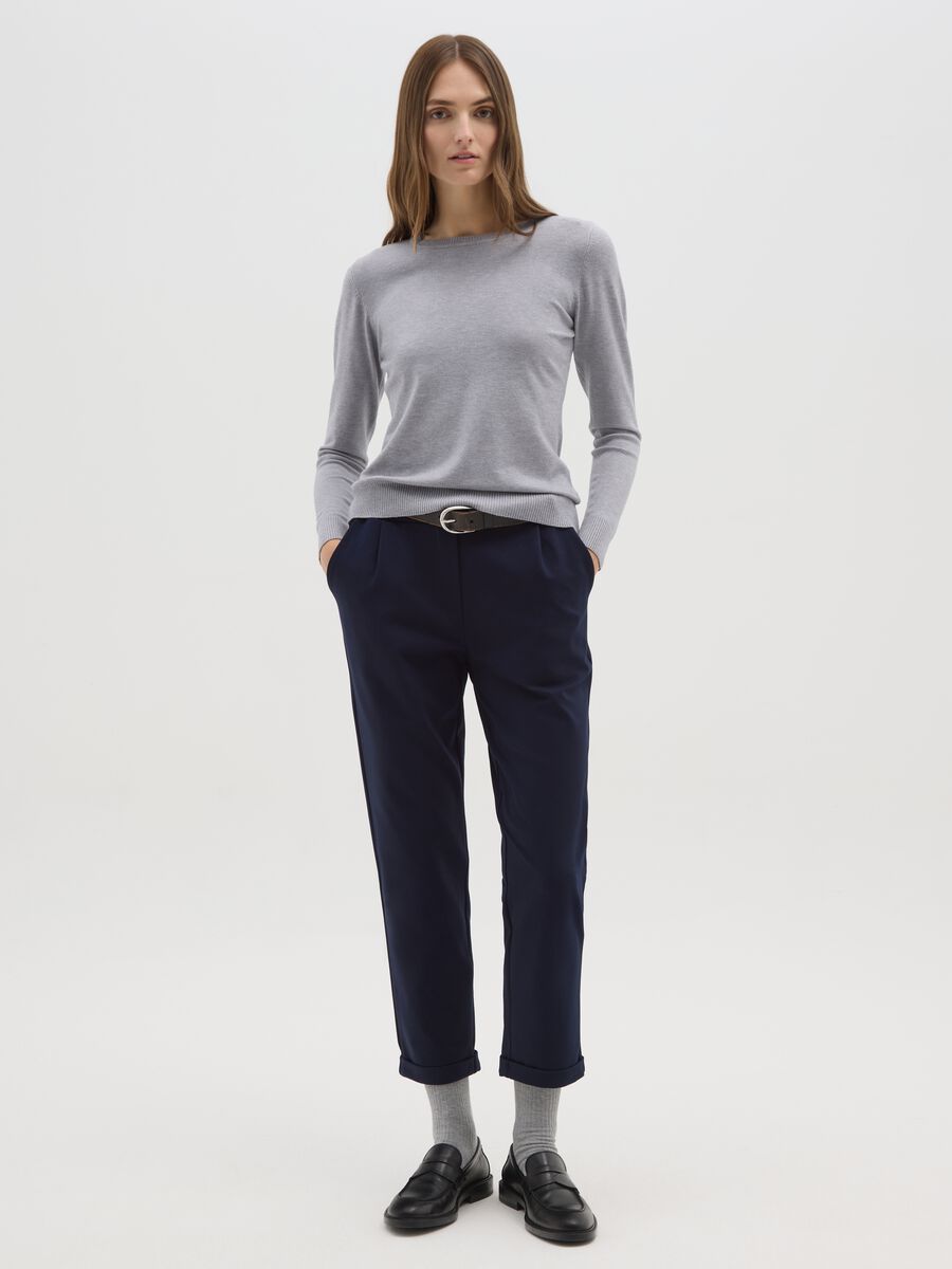 Grey crew neck jumper with long sleeves_2