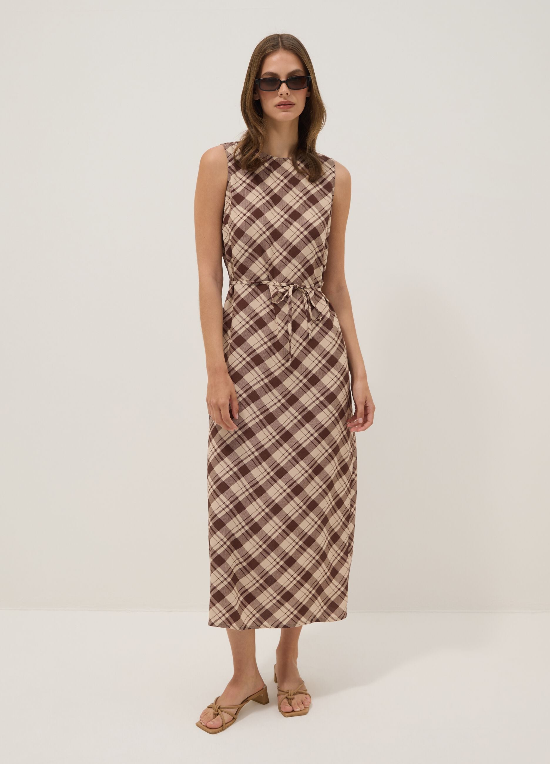 Abito midi marrone in pura viscosa a quadri regular fit