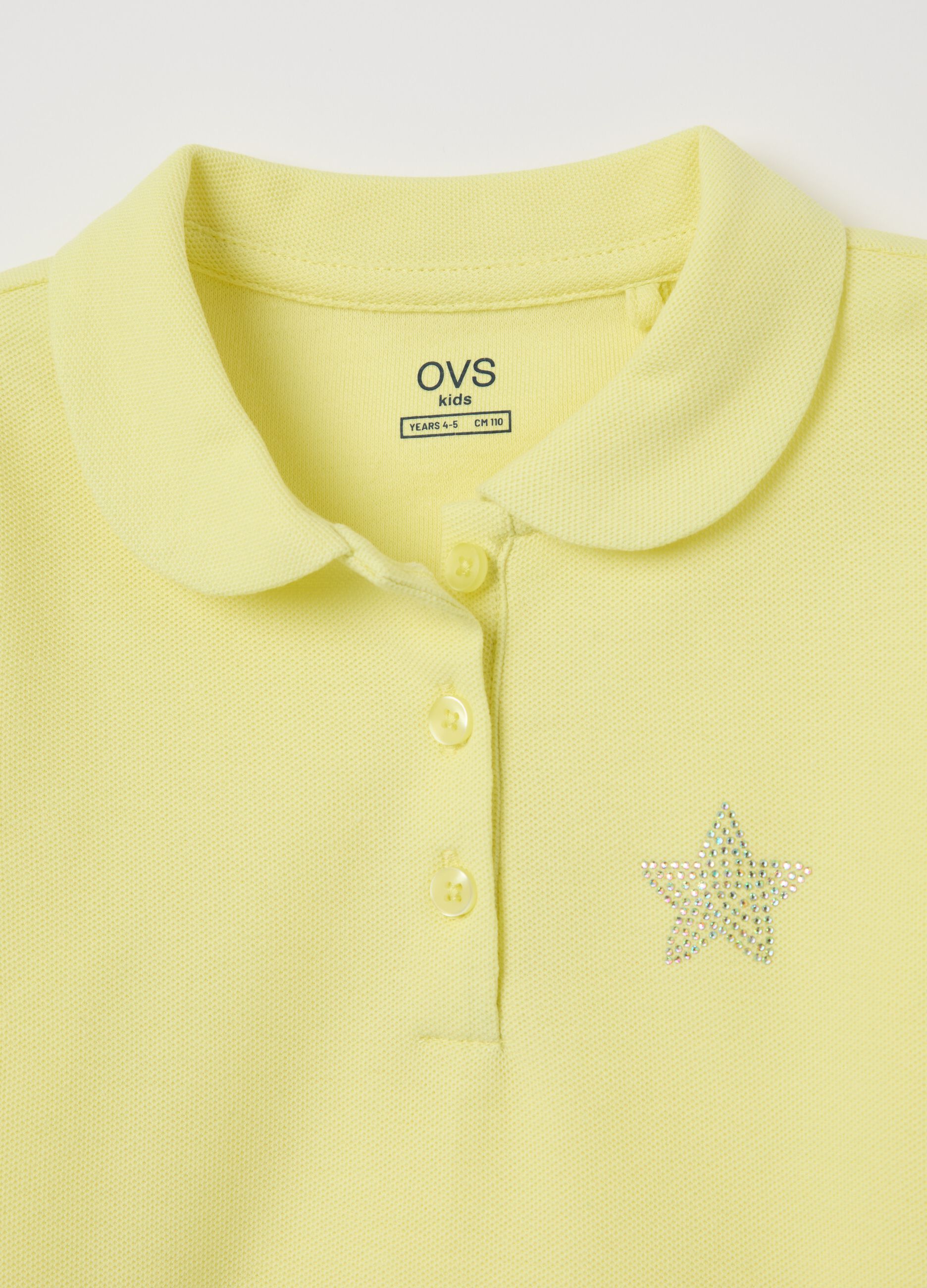Yellow polo shirt with short sleeves and star