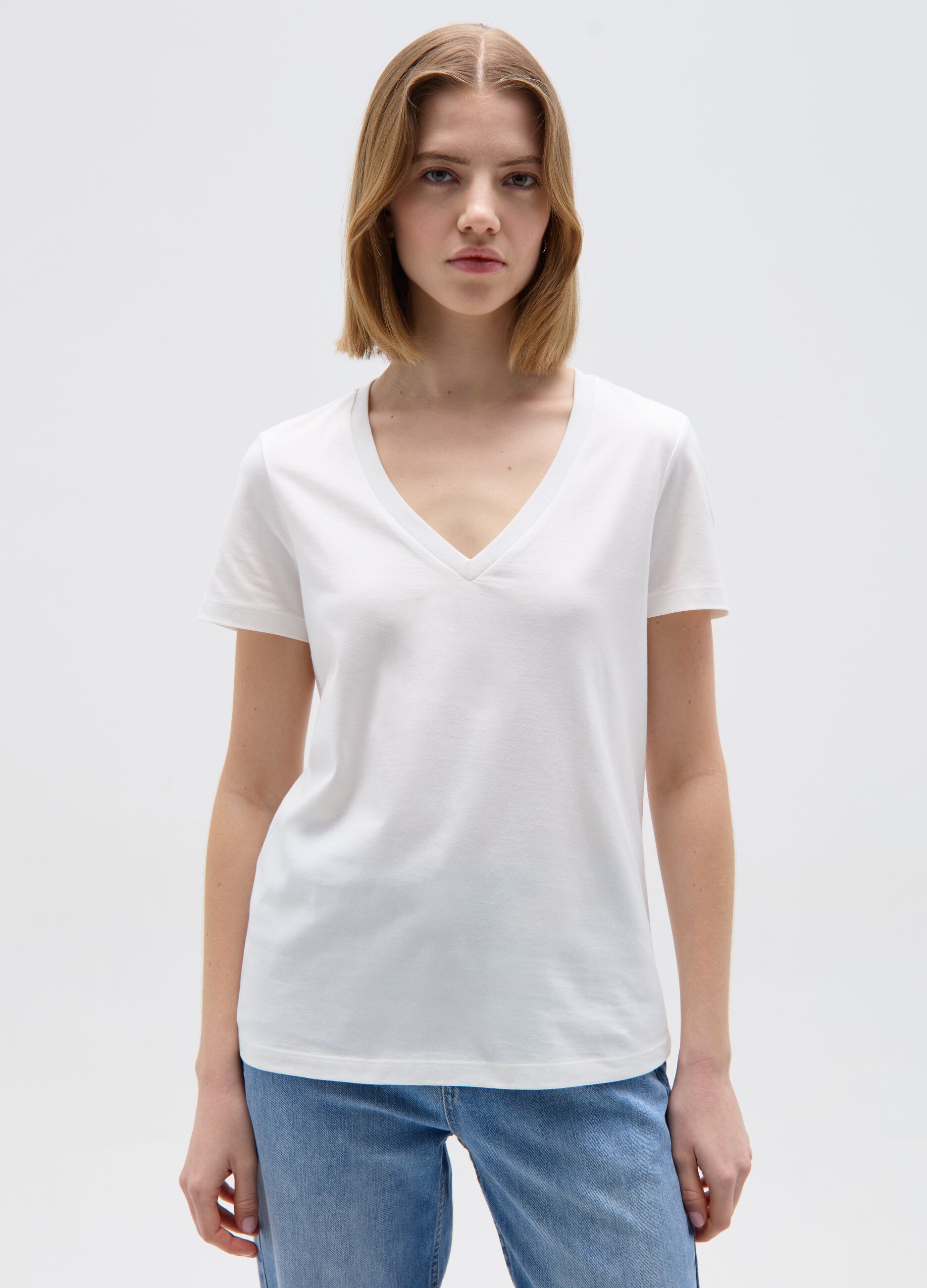 T-shirt in cotone con scollo a V