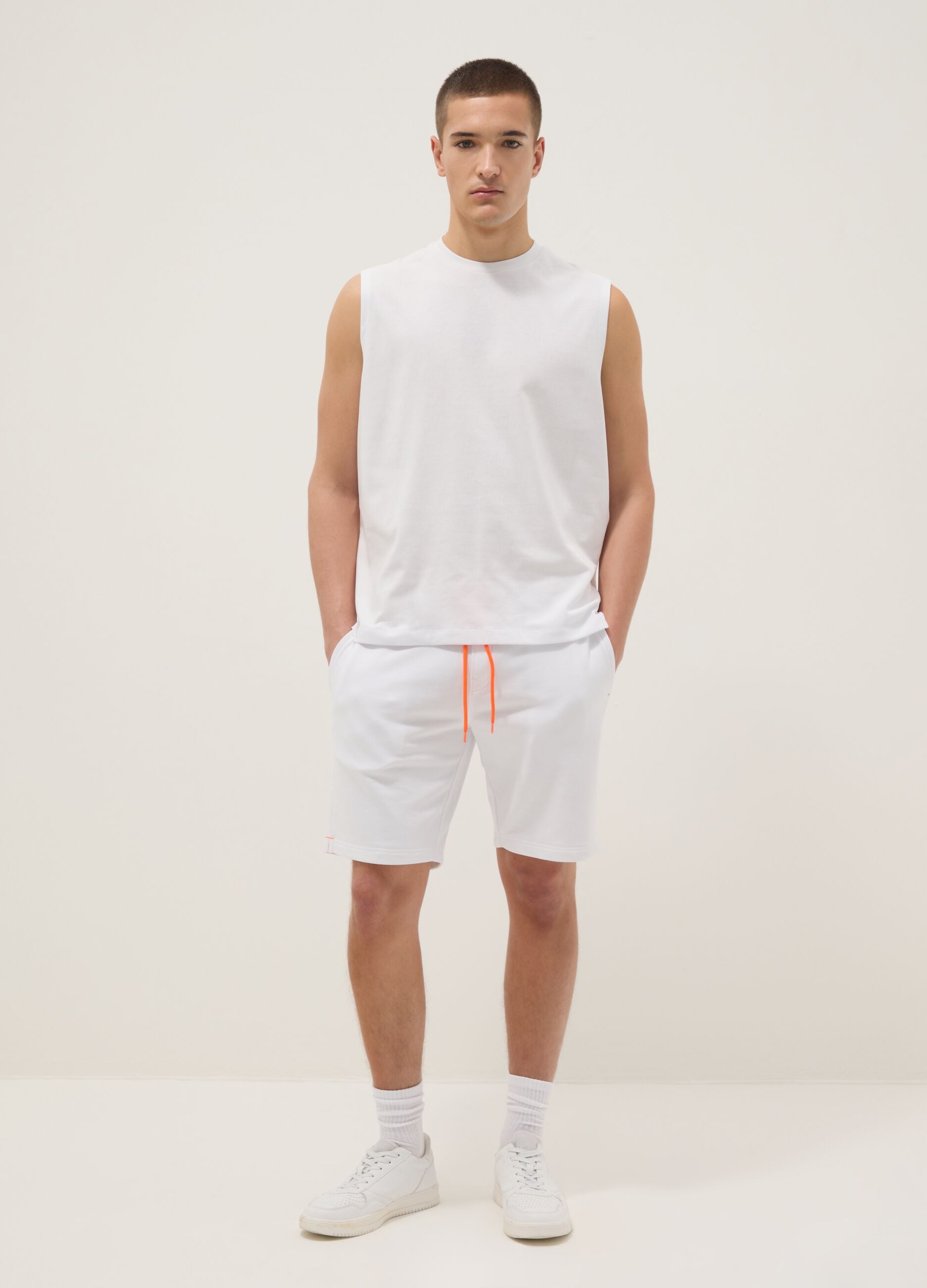 White cotton-blend Bermuda shorts with elasticated waistband
