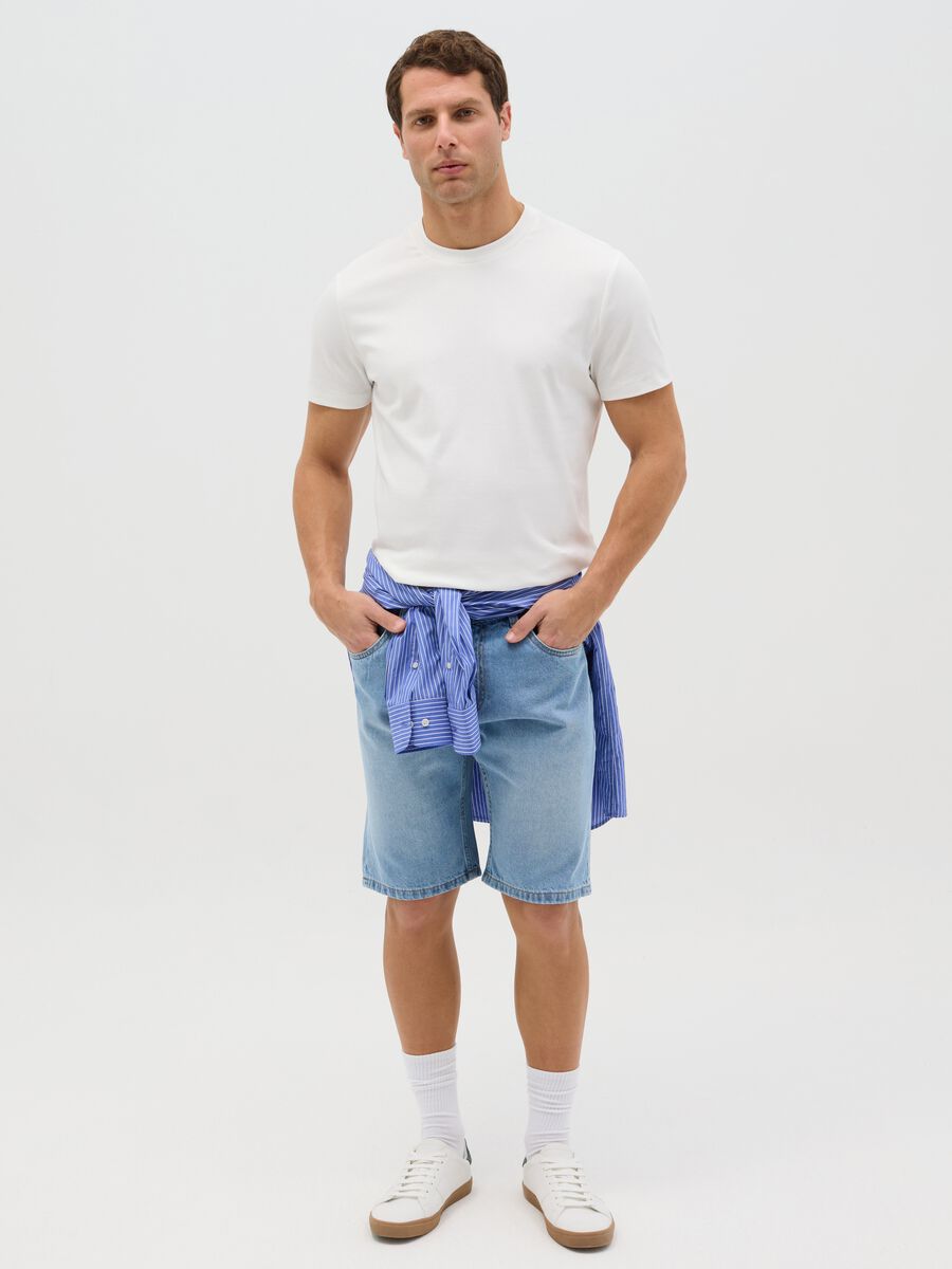 Light blue slim-fit Bermuda shorts in denim_0