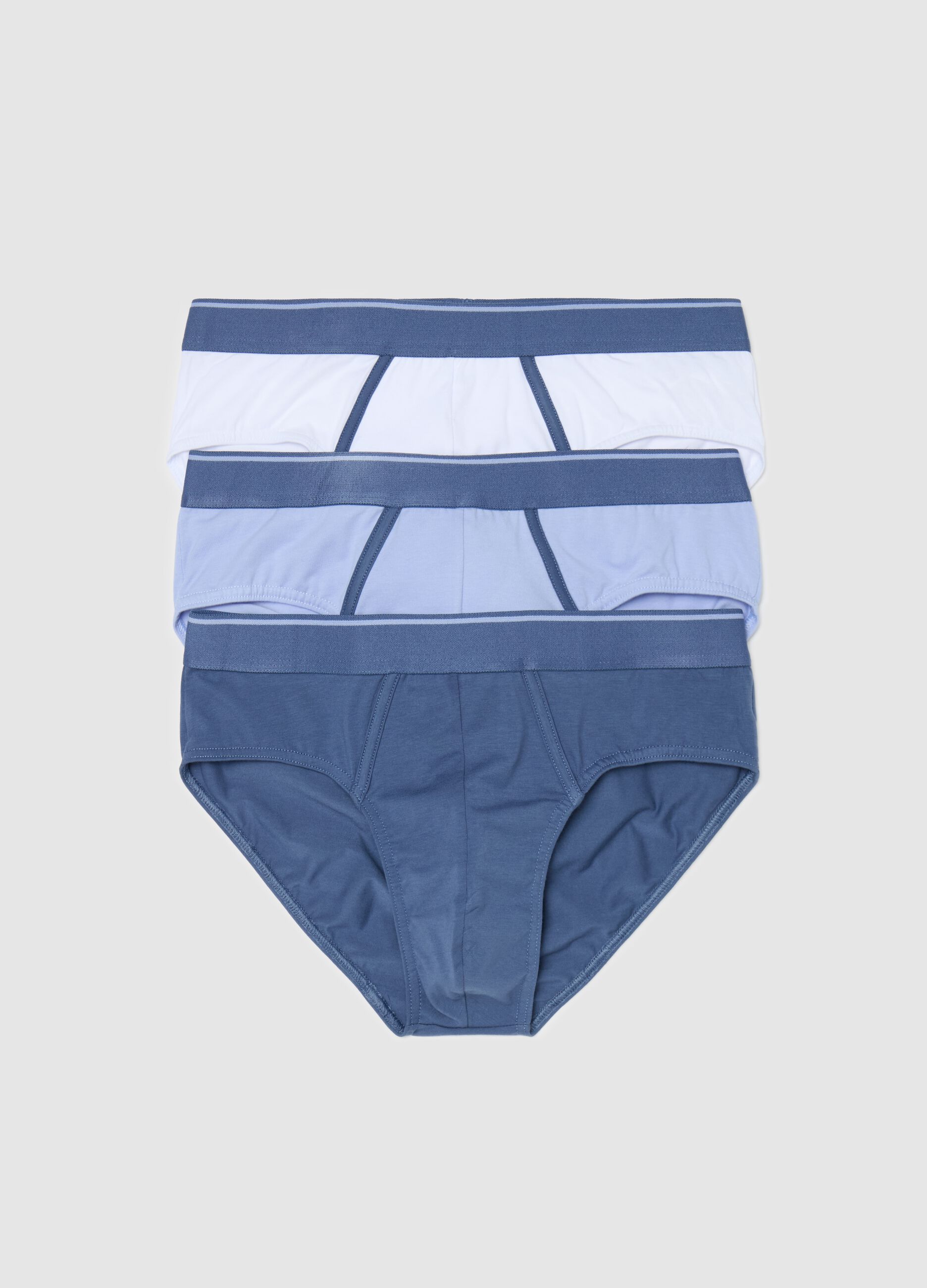 Three-pair pack briefs in stretch cotton with piping