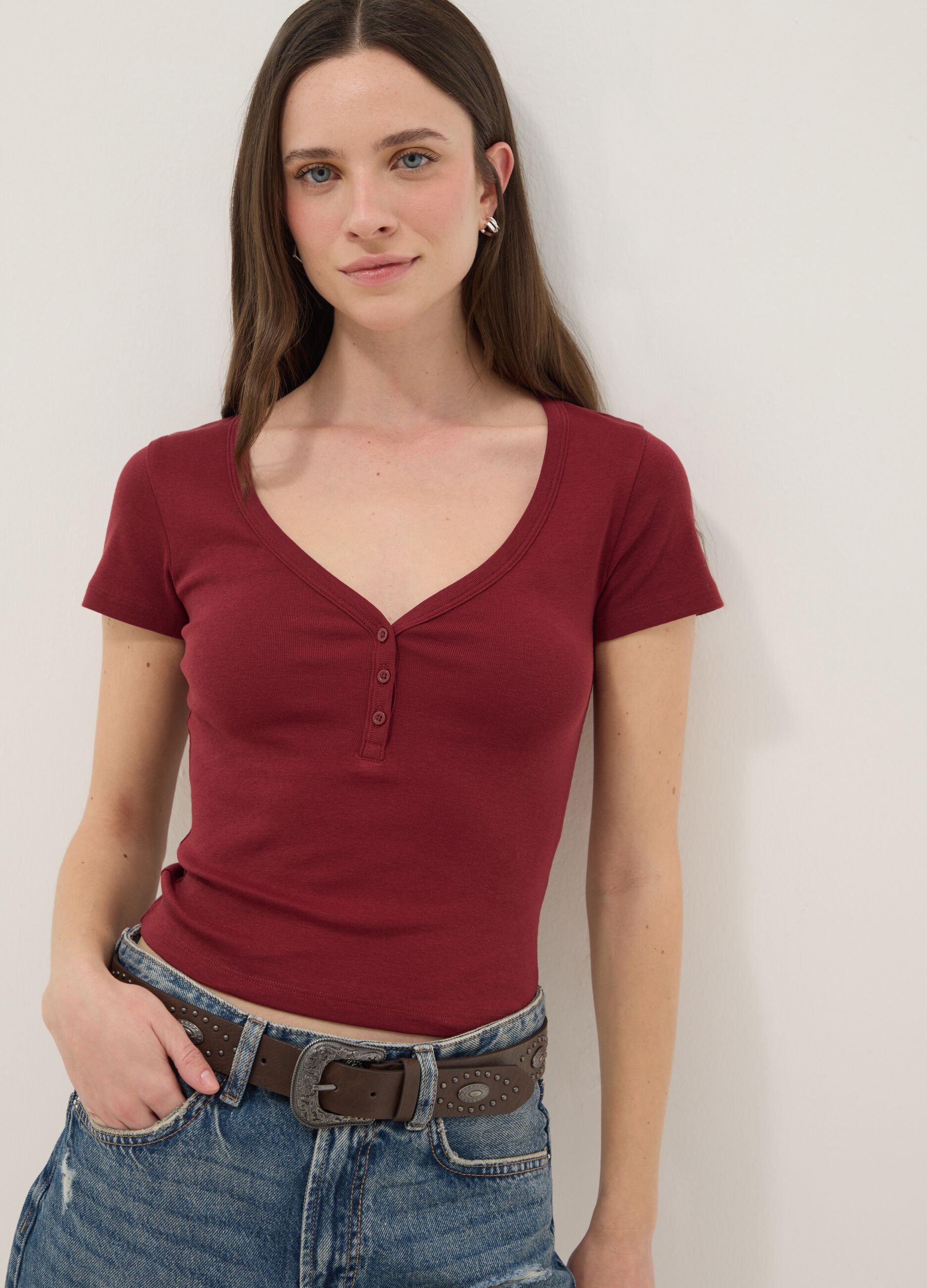 T-shirt in puro cotone rossa regular fit con scollo a V