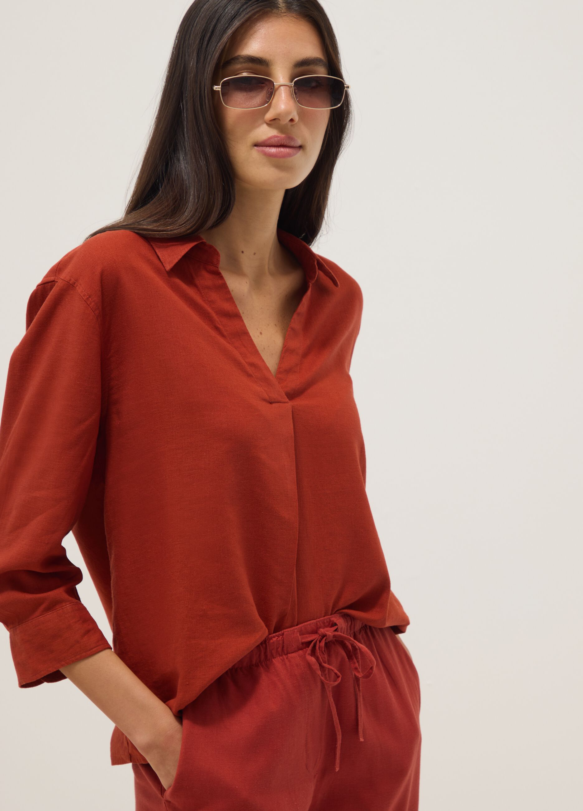 Red linen and viscose blend V-neck regular-fit shirt