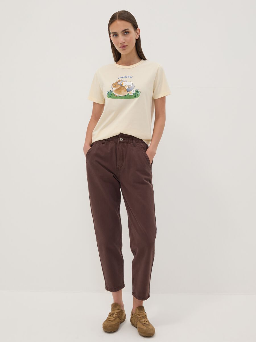 T-shirt beige in puro cotone con stampa animaletti regular fit_1