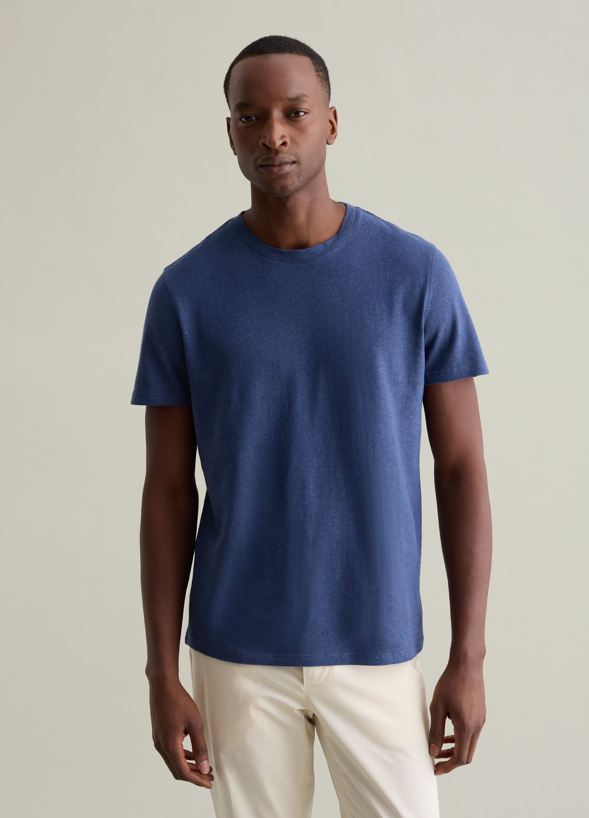 T-shirt with round neck in linen and cotton