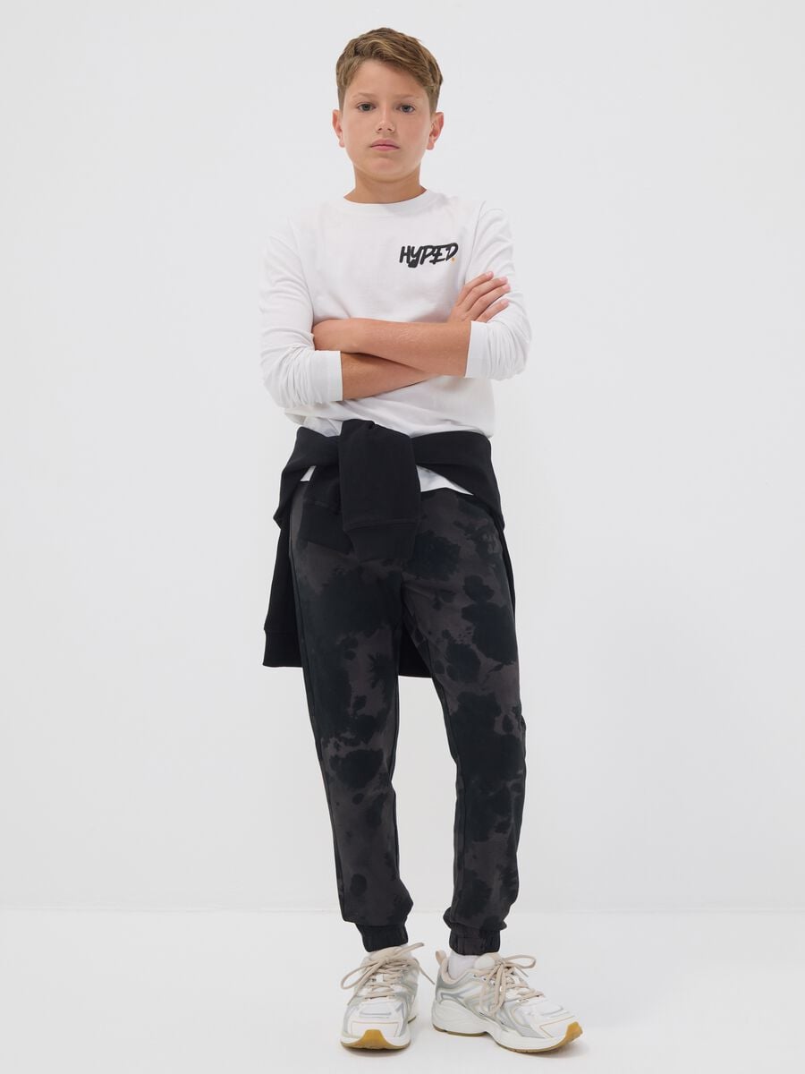 Pantaloni jogger neri in puro cotone con stampa sfumata per ragazzo_0