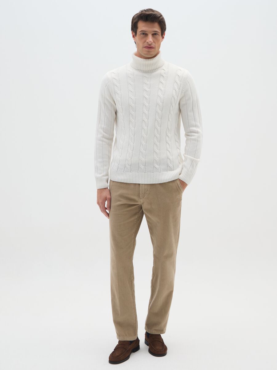 Beige chino trousers in pure cotton with regular fit and fine ribbing_0