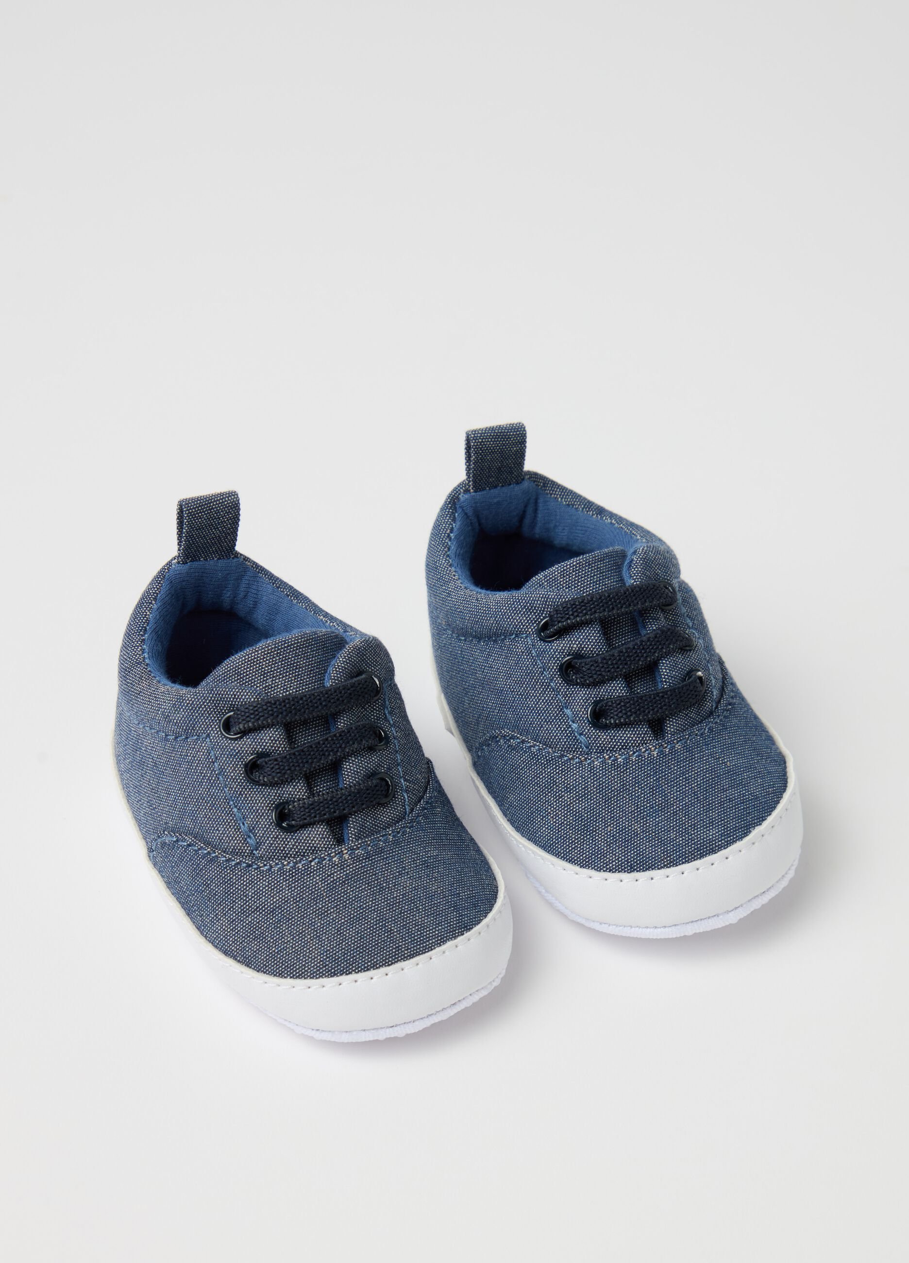Denim shoes with laces