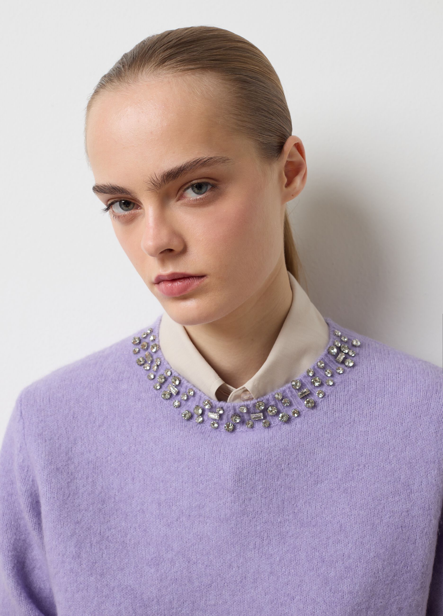 Purple regular fit jumper with decorated collar