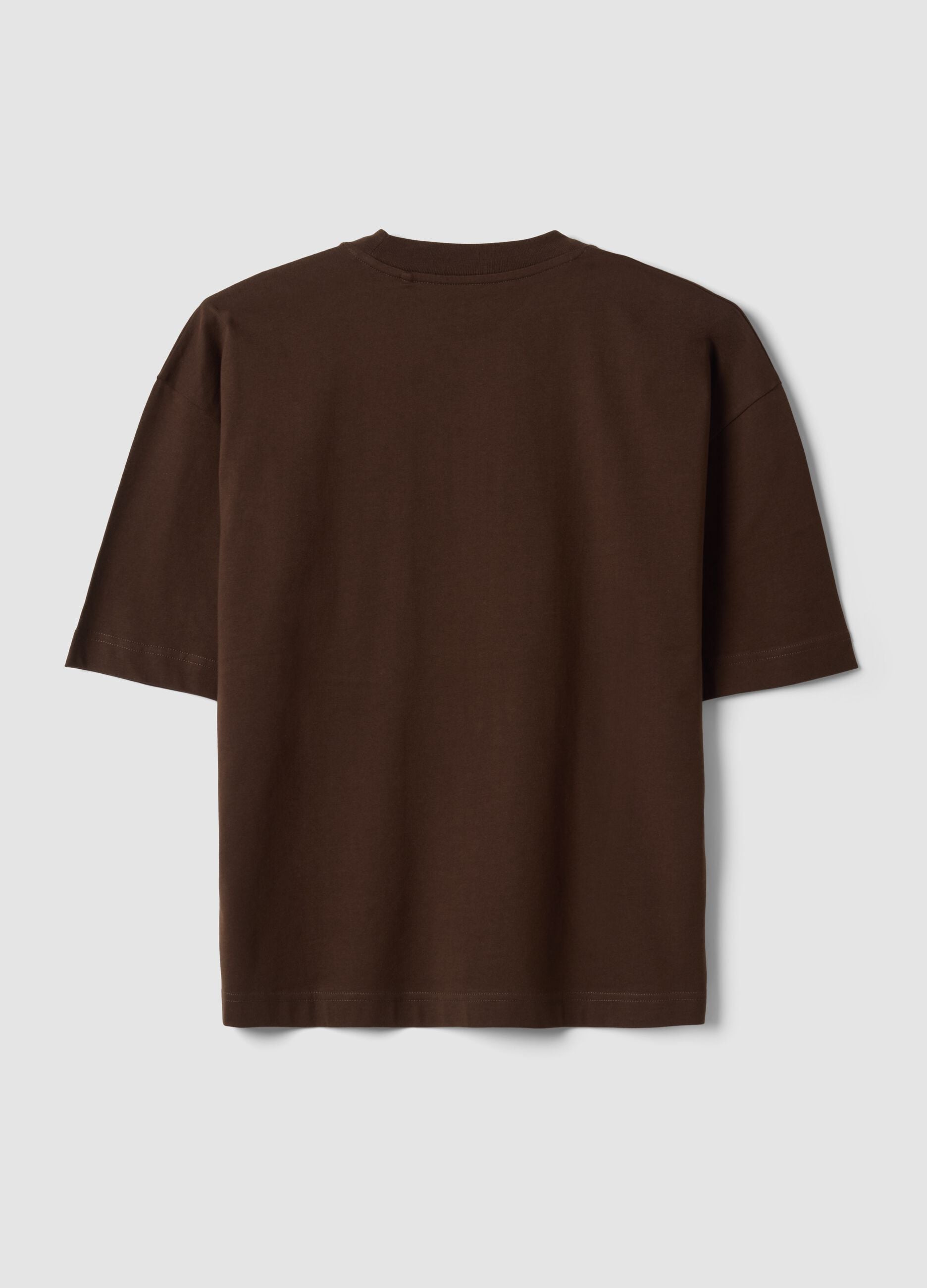 T-shirt marrone in puro cotone con taschino boxy fit