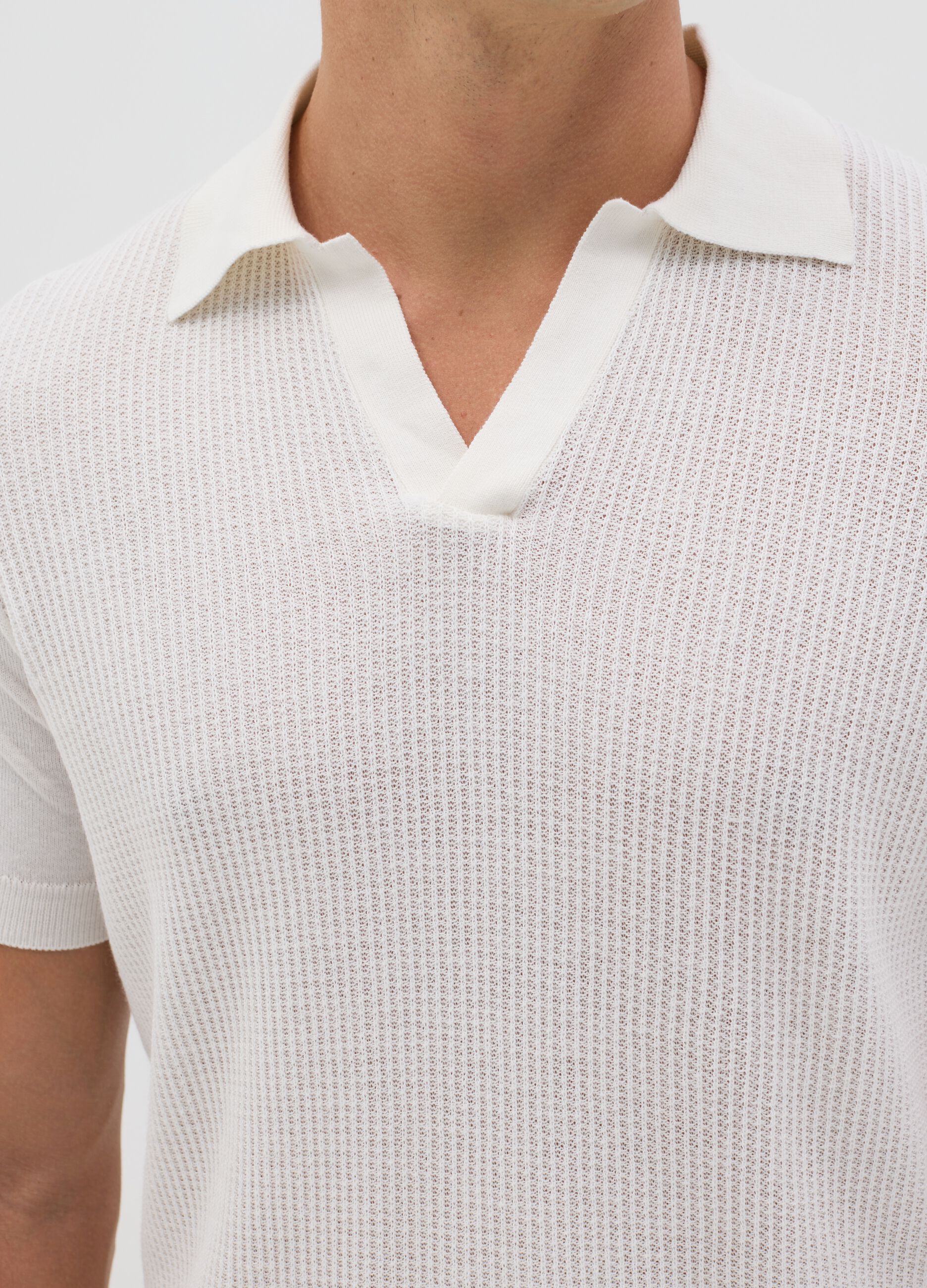 Polo bianca in maglia con trama jacquard