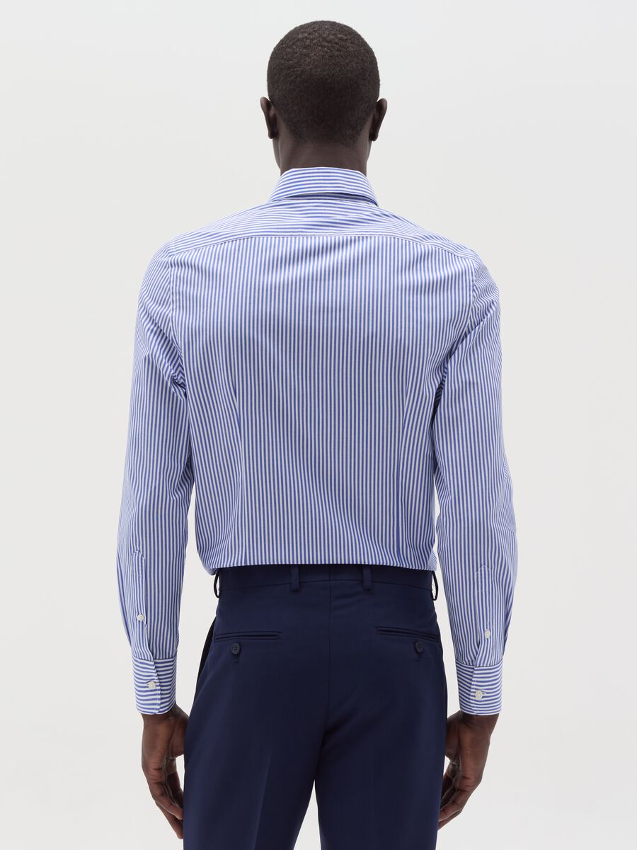 Slim-fit striped shirt with button-down collar_2