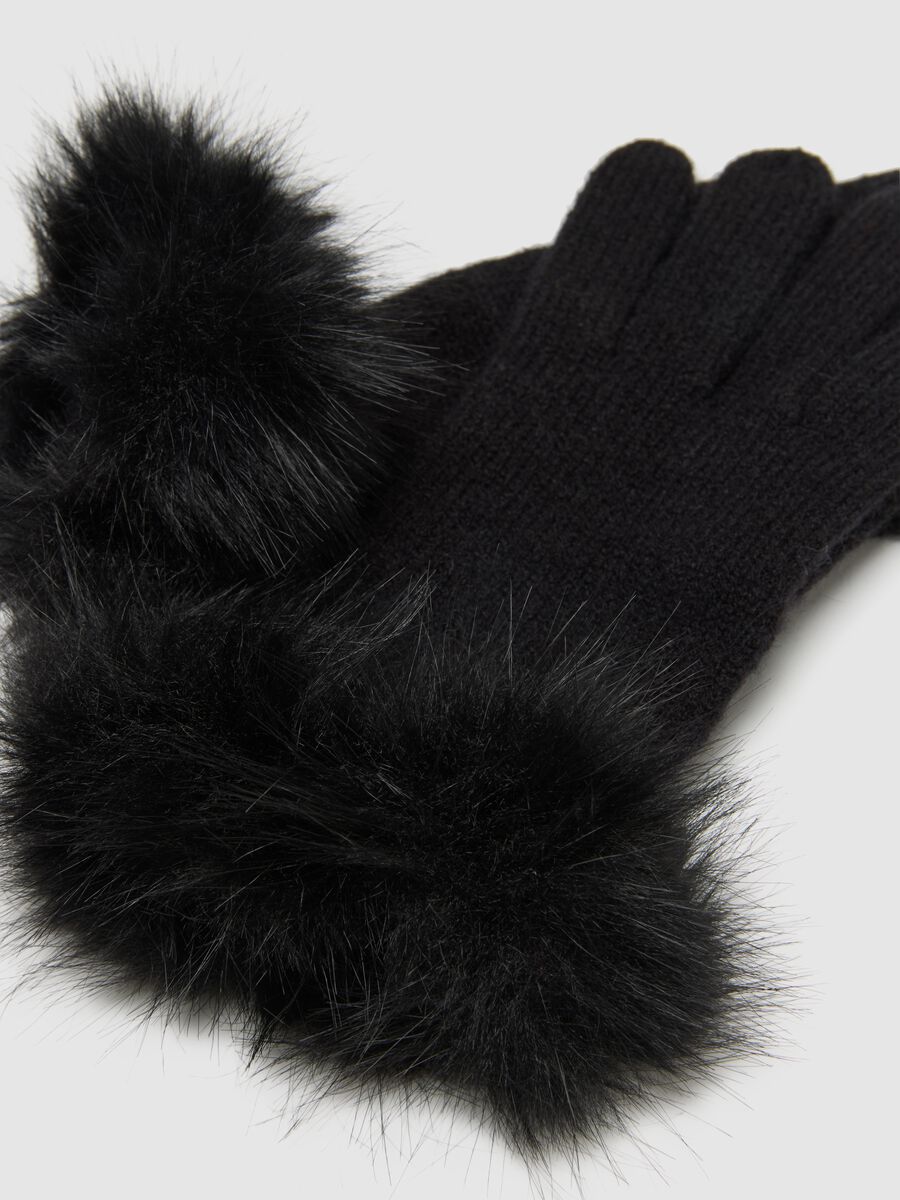 Black Gloves with Soft Edge_2