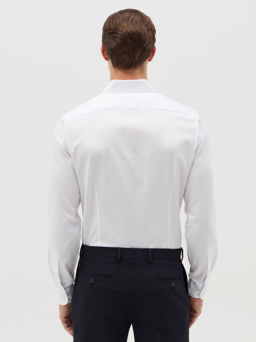 Slim-fit easy-iron shirt in white Oxford cotton_2