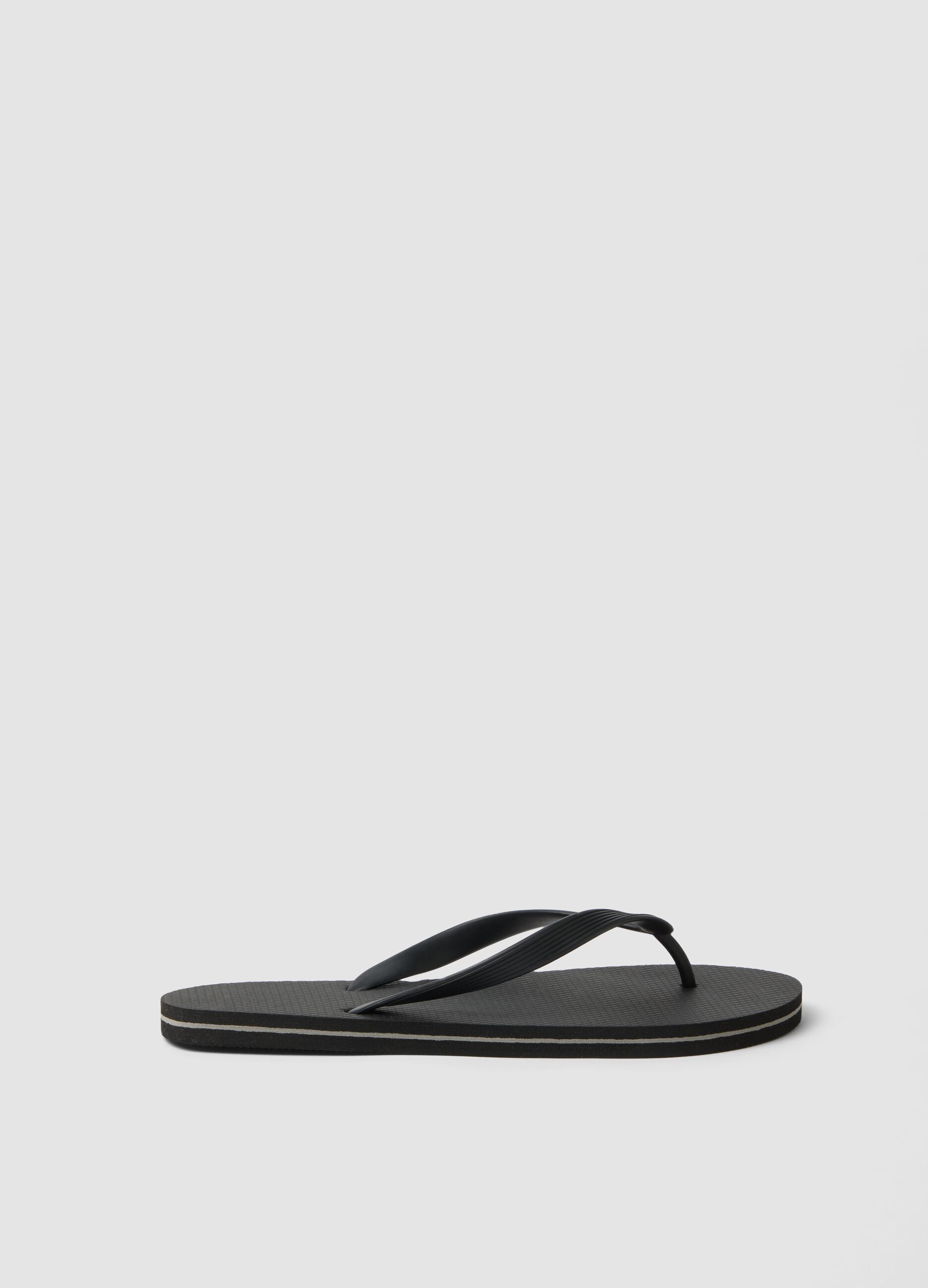 Basic black flip-flops