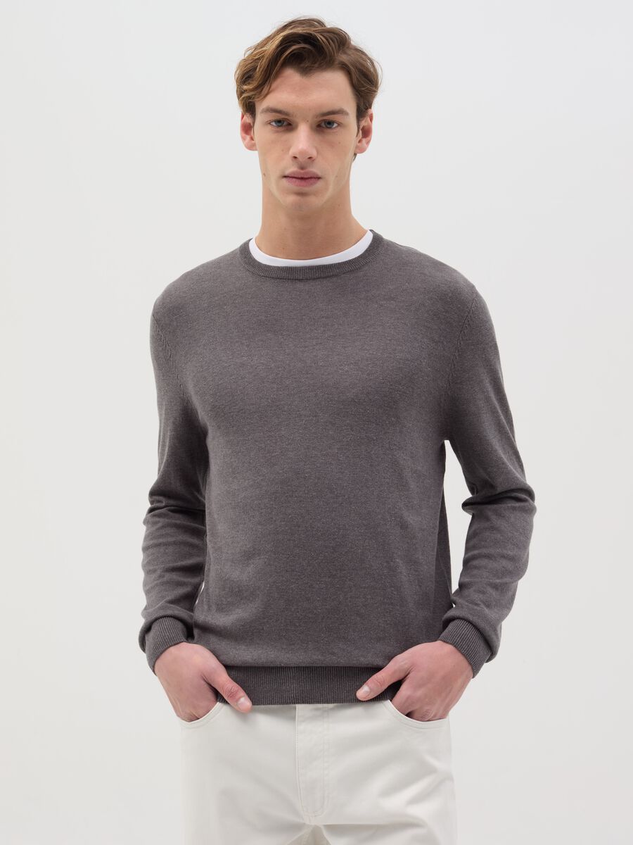 Round neck pullover_0