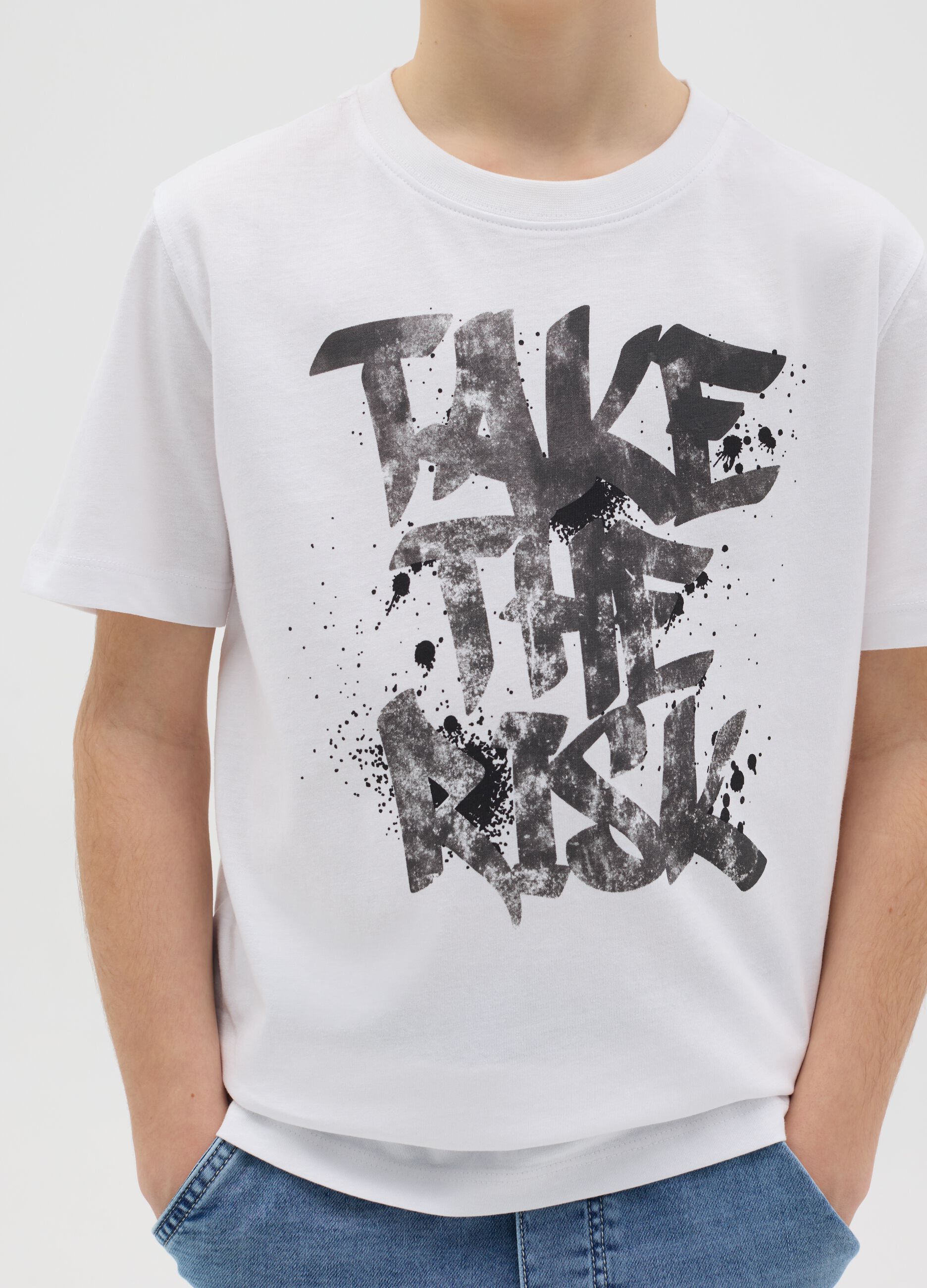 Cotton T-shirt with "TAKE THE RISK" print