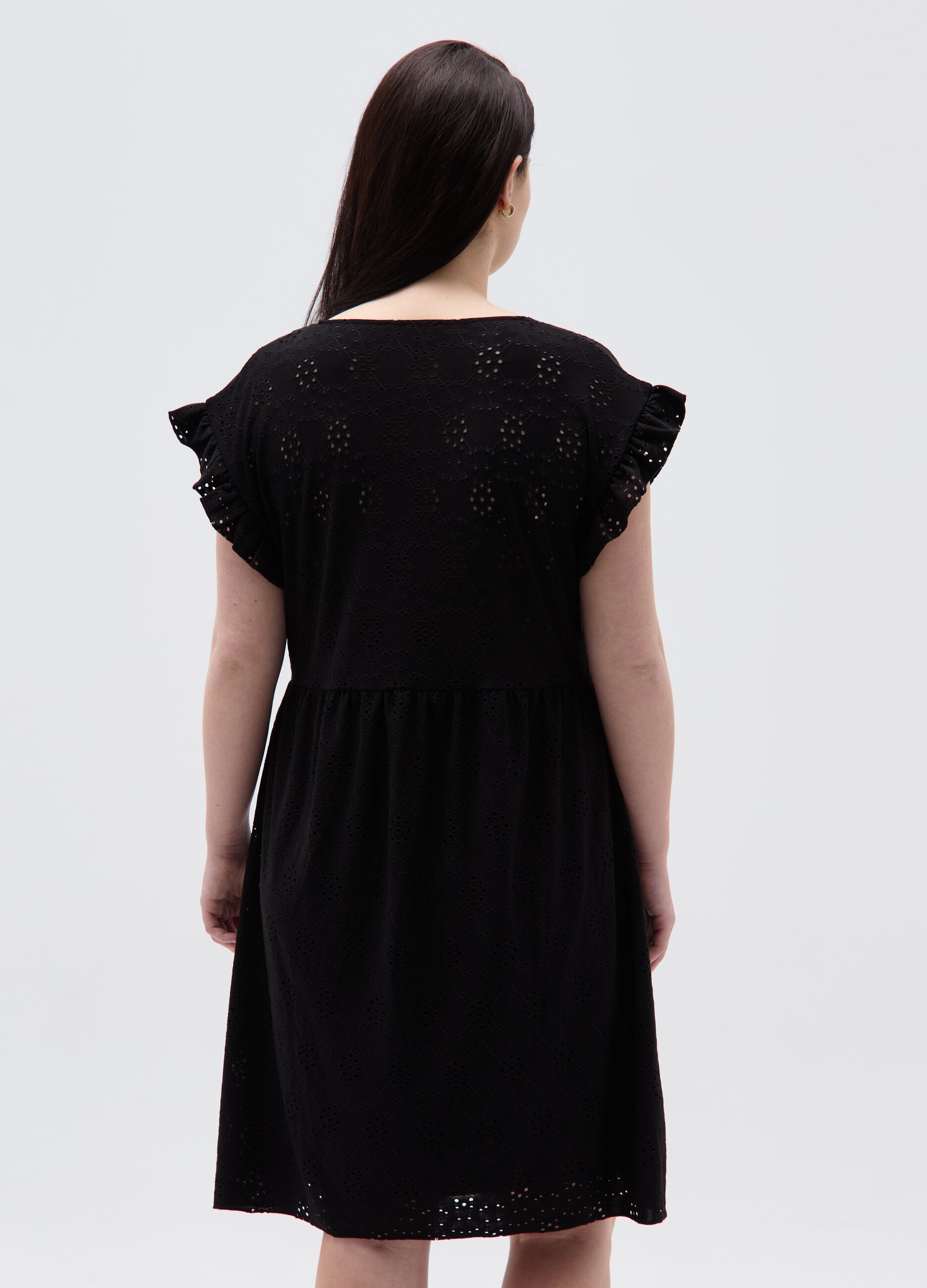 Curvy short dress in broderie anglaise