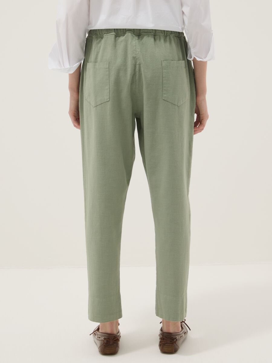 Pantaloni verdi in misto lino e cotone con vita elasticizzata_2