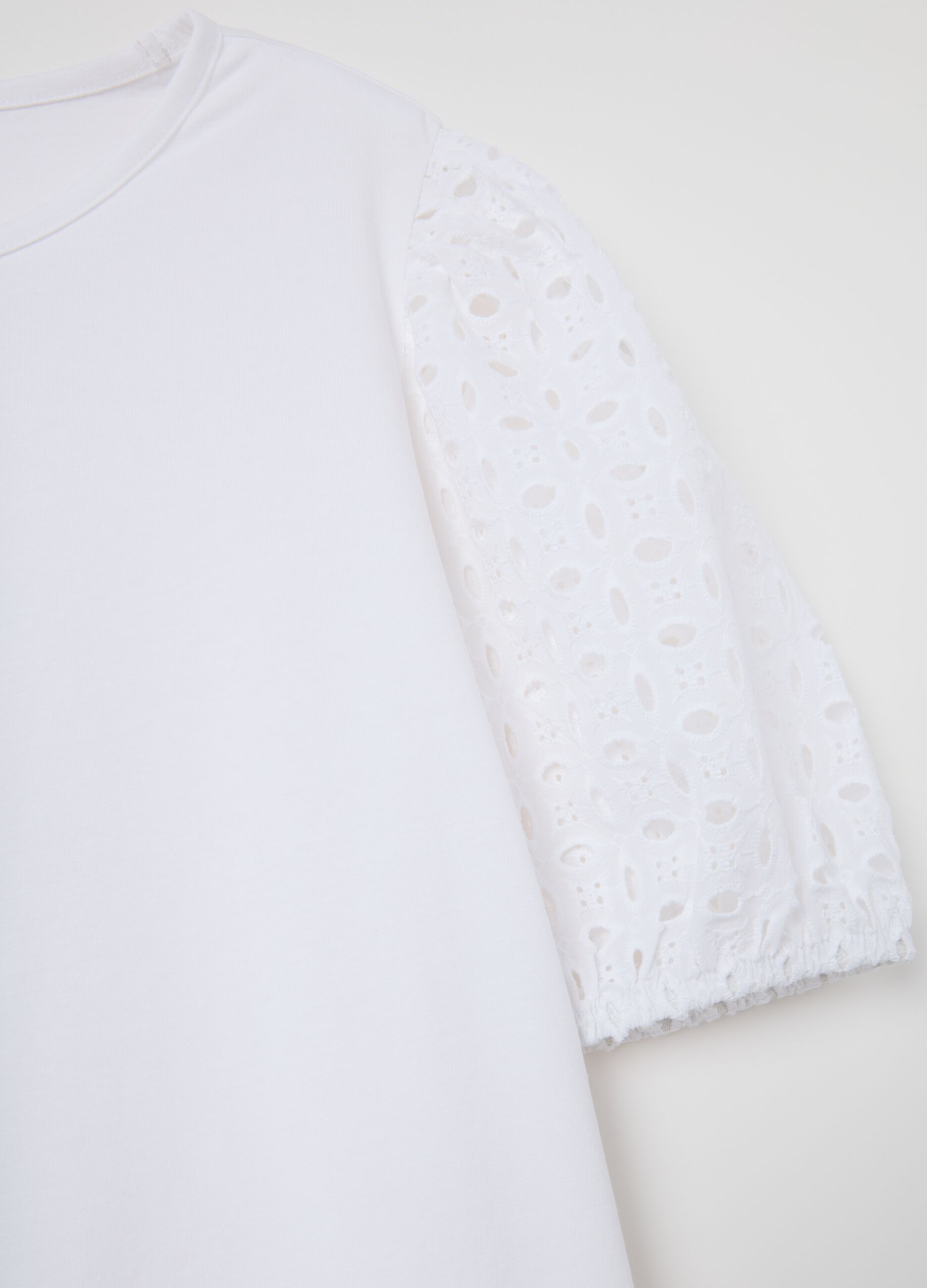Women's white regular fit stretch cotton T-shirt with balloon sleeves