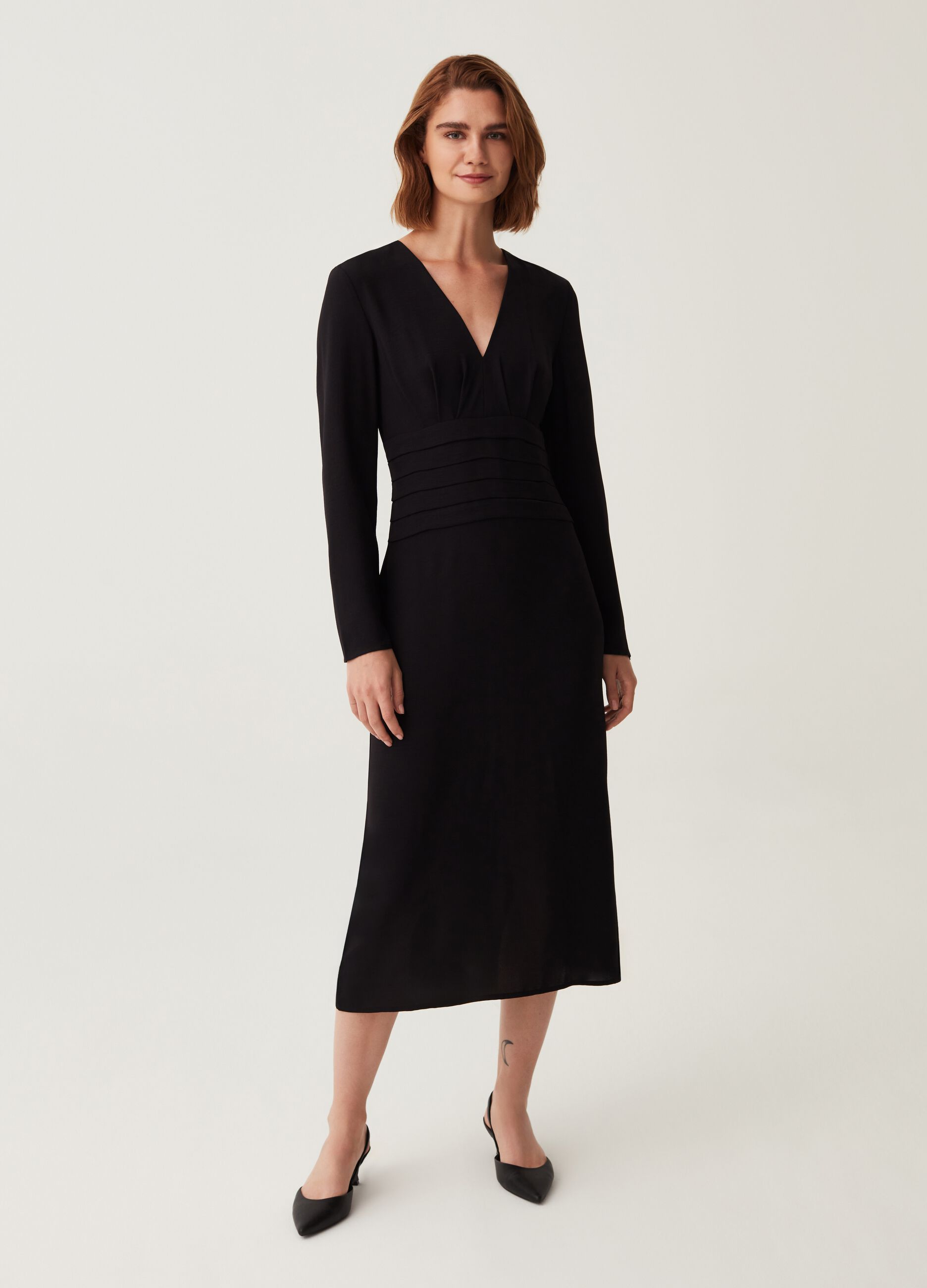 Abito midi in crêpe con scollo a V