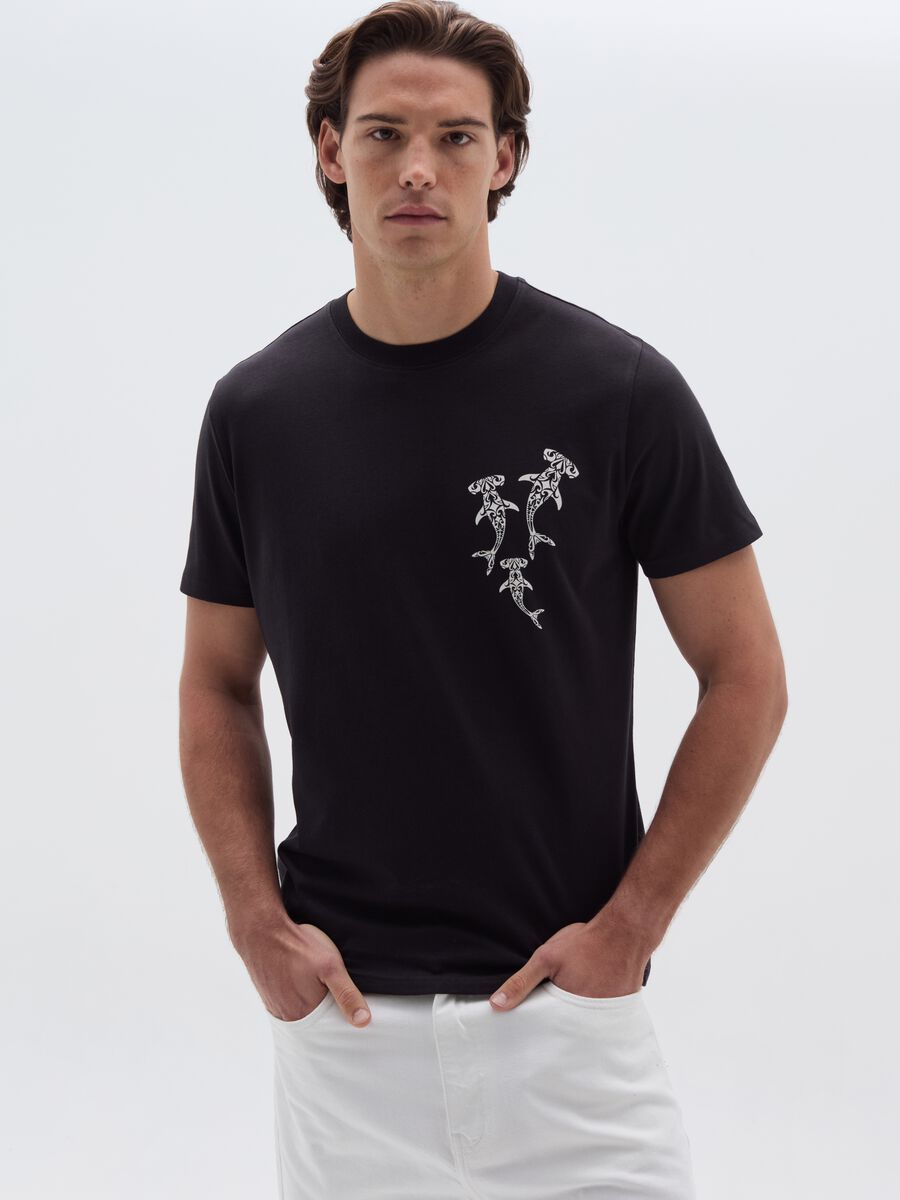 T-shirt in cotone con stampa squali_0