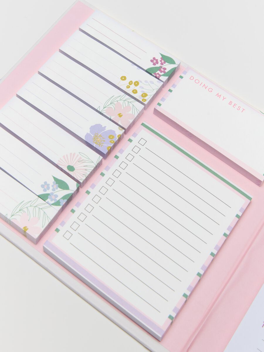 Weekly planner with floral print_1