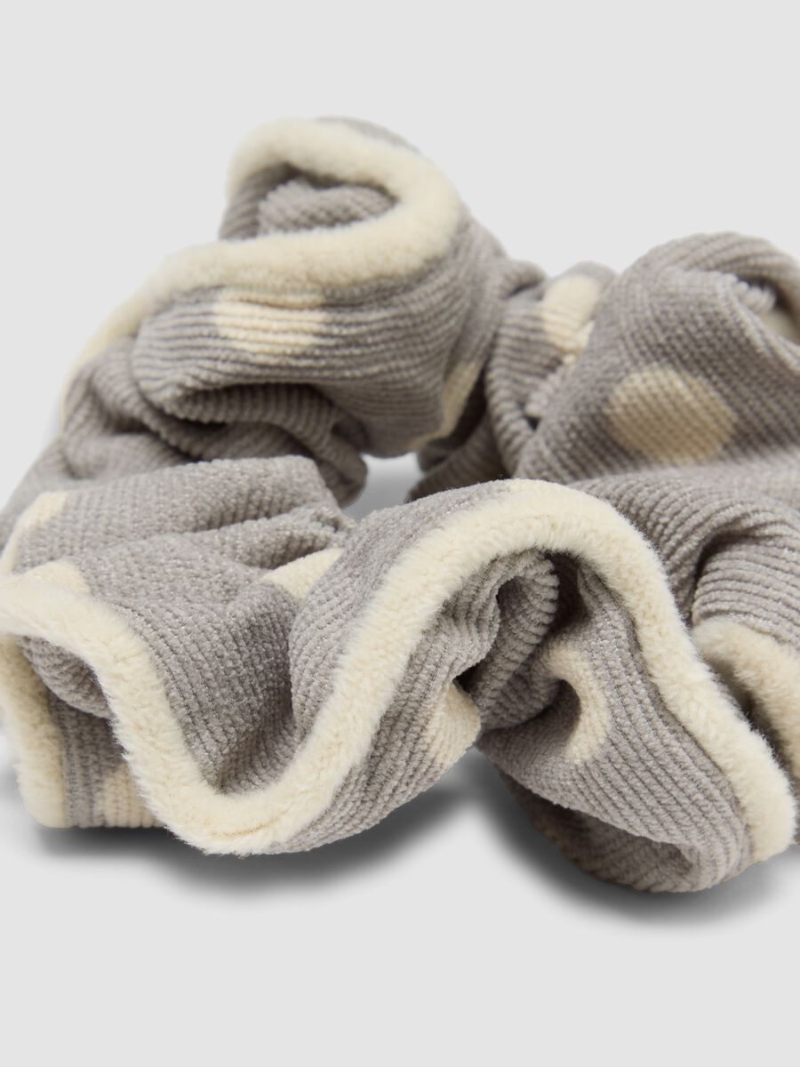 Scrunchie grigio con fantasia a pois_1